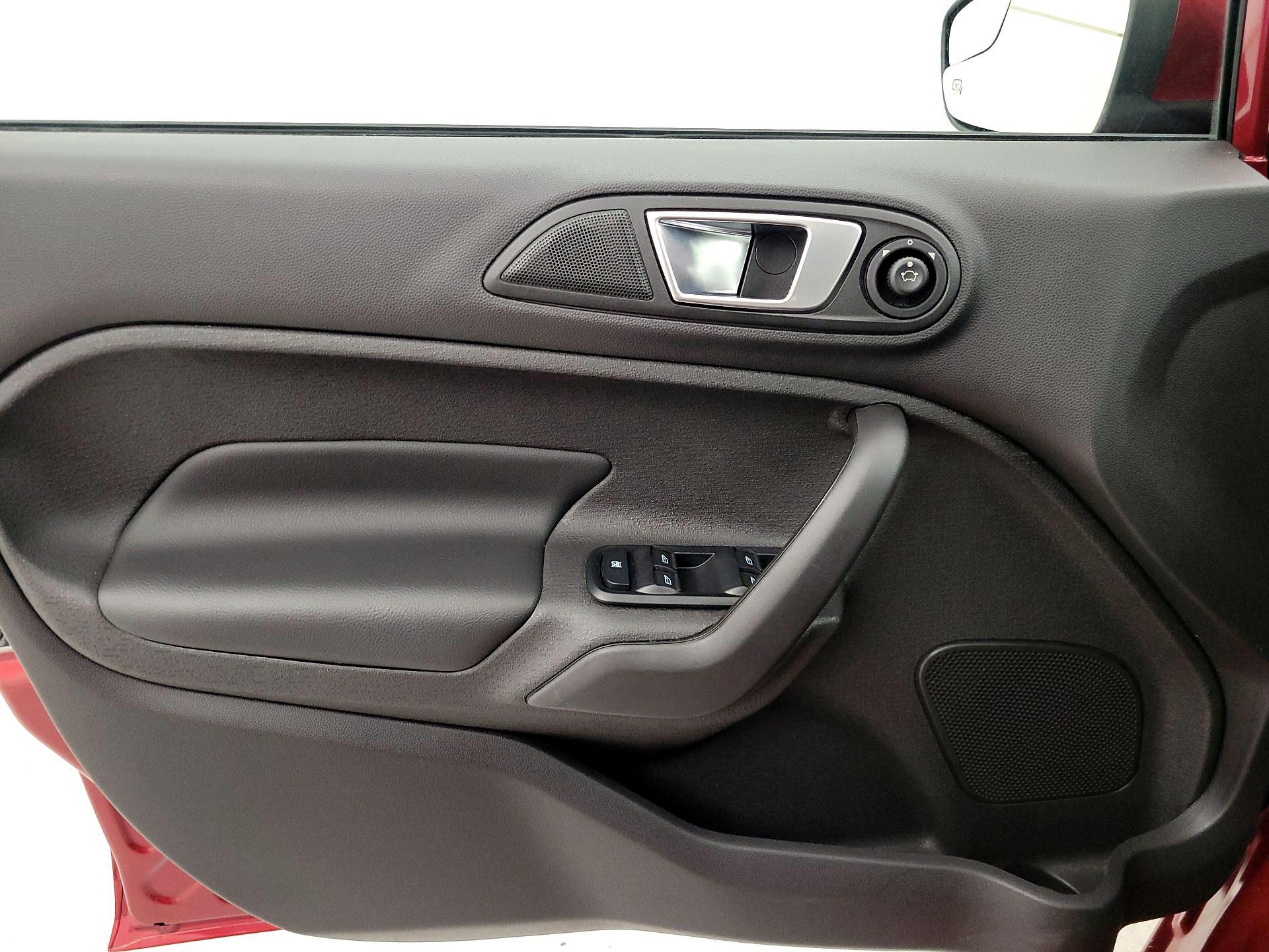 Thumbnail: 2015 Ford Fiesta - 12