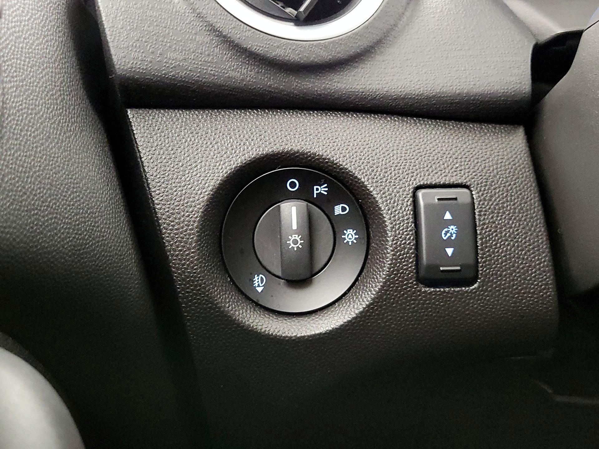 Thumbnail: 2015 Ford Fiesta - 13