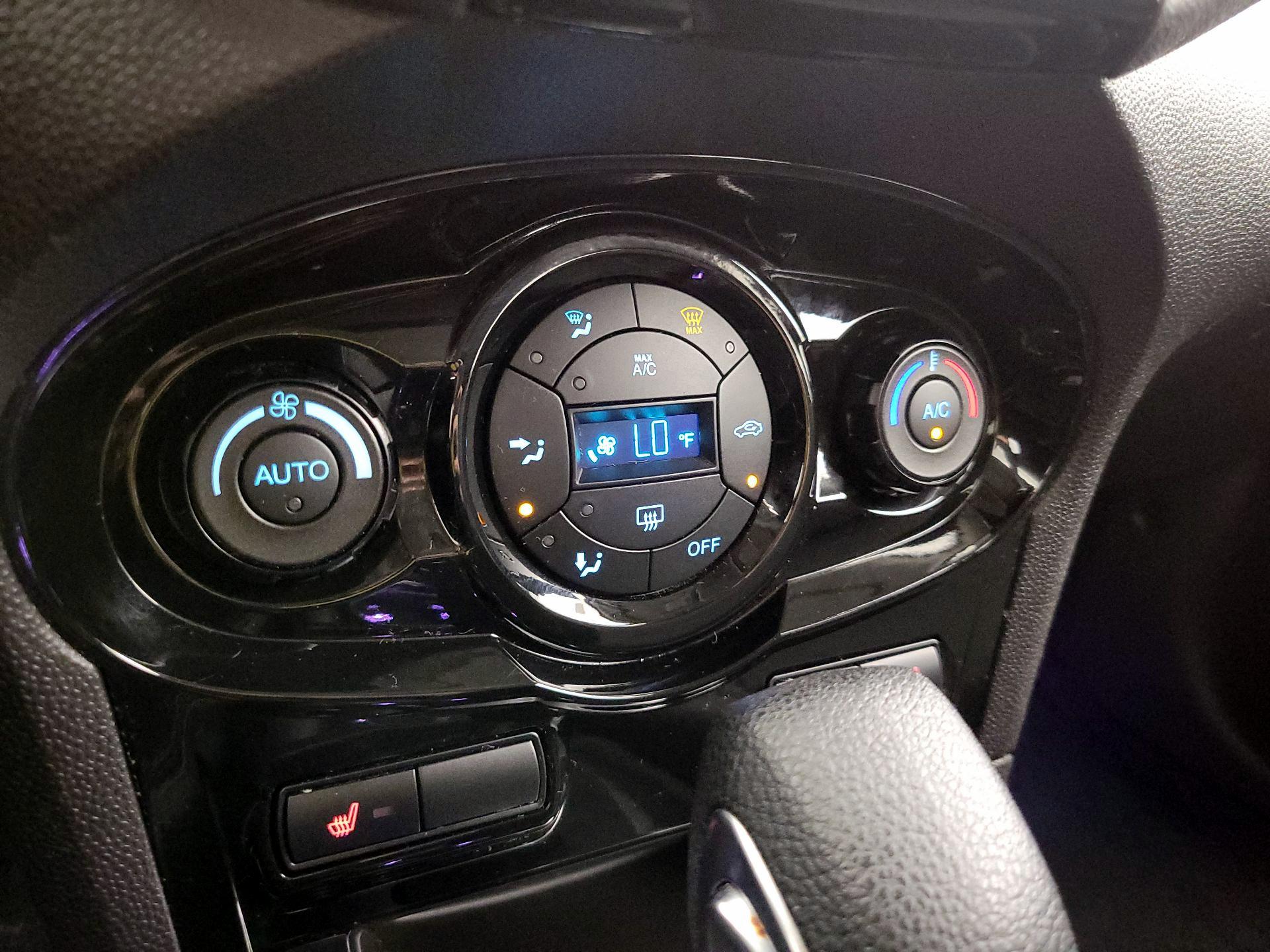 Thumbnail: 2015 Ford Fiesta - 16