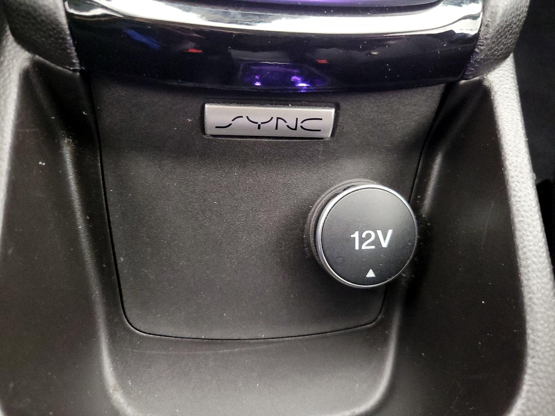 Thumbnail: 2015 Ford Fiesta - 18