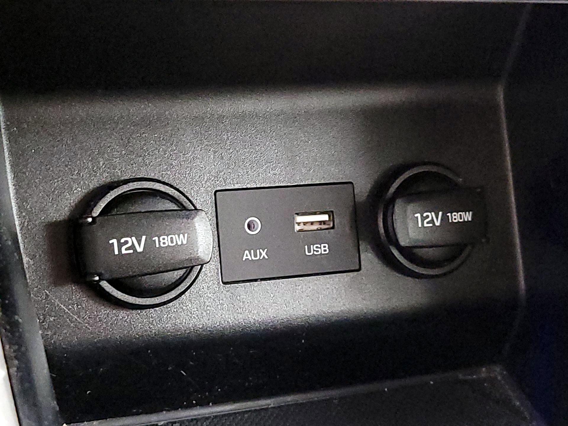 Thumbnail: 2020 Hyundai Elantra - 17