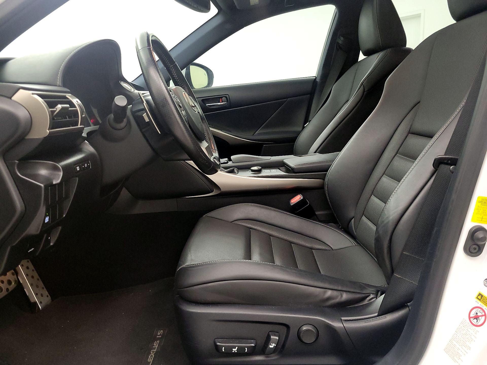 Thumbnail: 2016 Lexus IS - 11