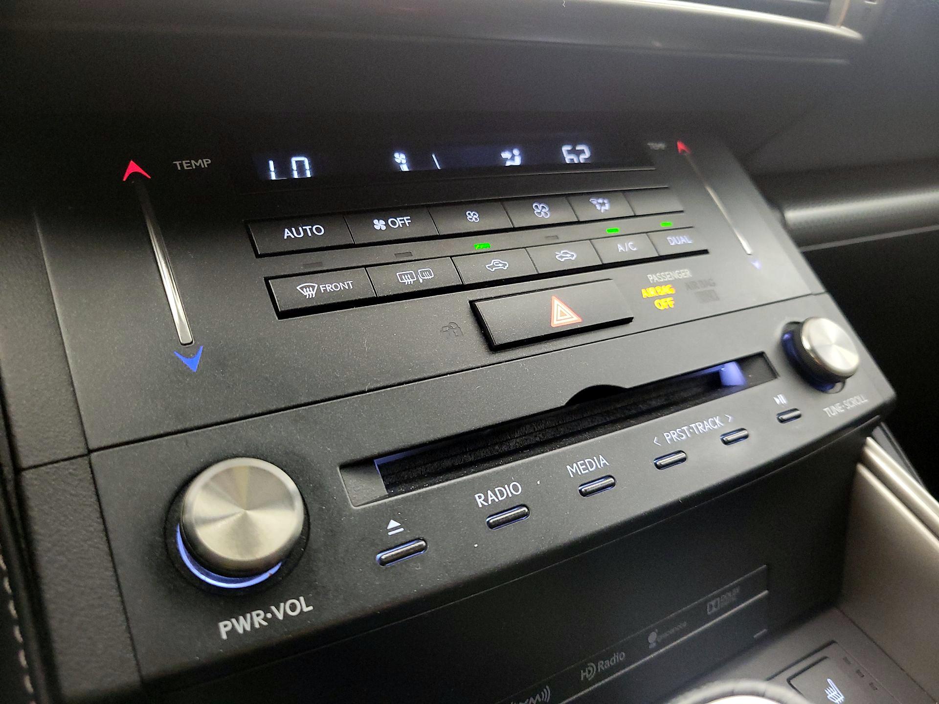 Thumbnail: 2016 Lexus IS - 17