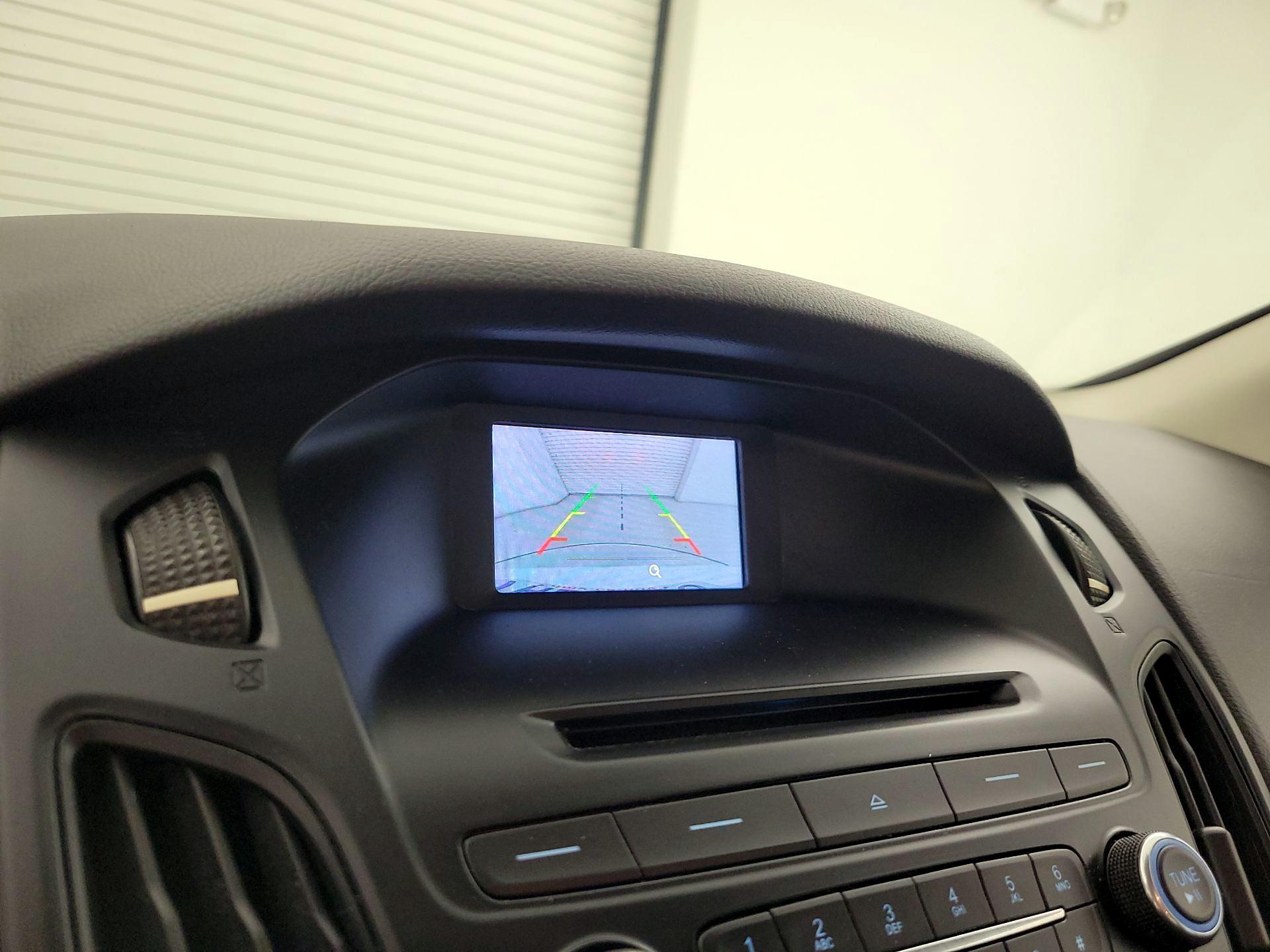 Thumbnail: 2015 Ford Focus - 14