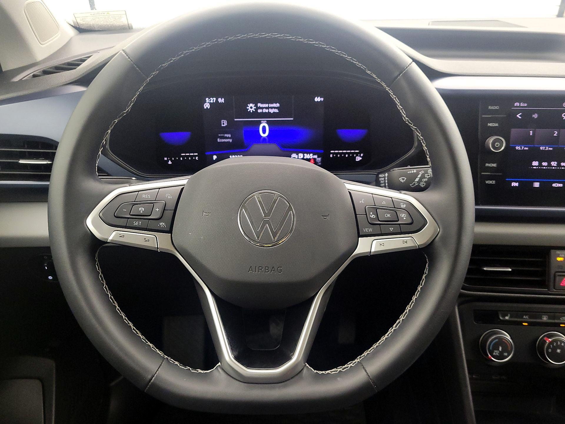 Thumbnail: 2022 Volkswagen Taos - 10