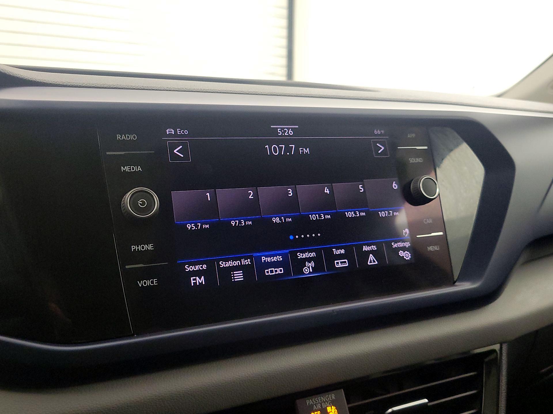 Thumbnail: 2022 Volkswagen Taos - 15