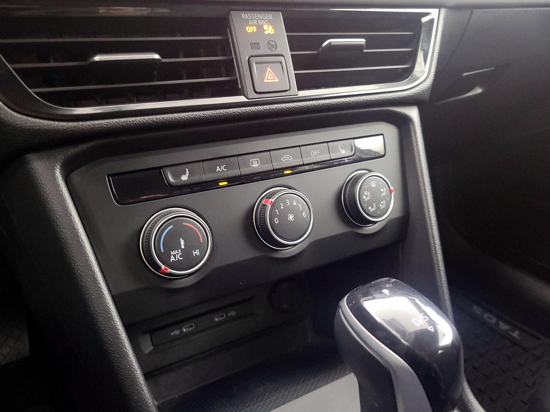 Thumbnail: 2022 Volkswagen Taos - 16