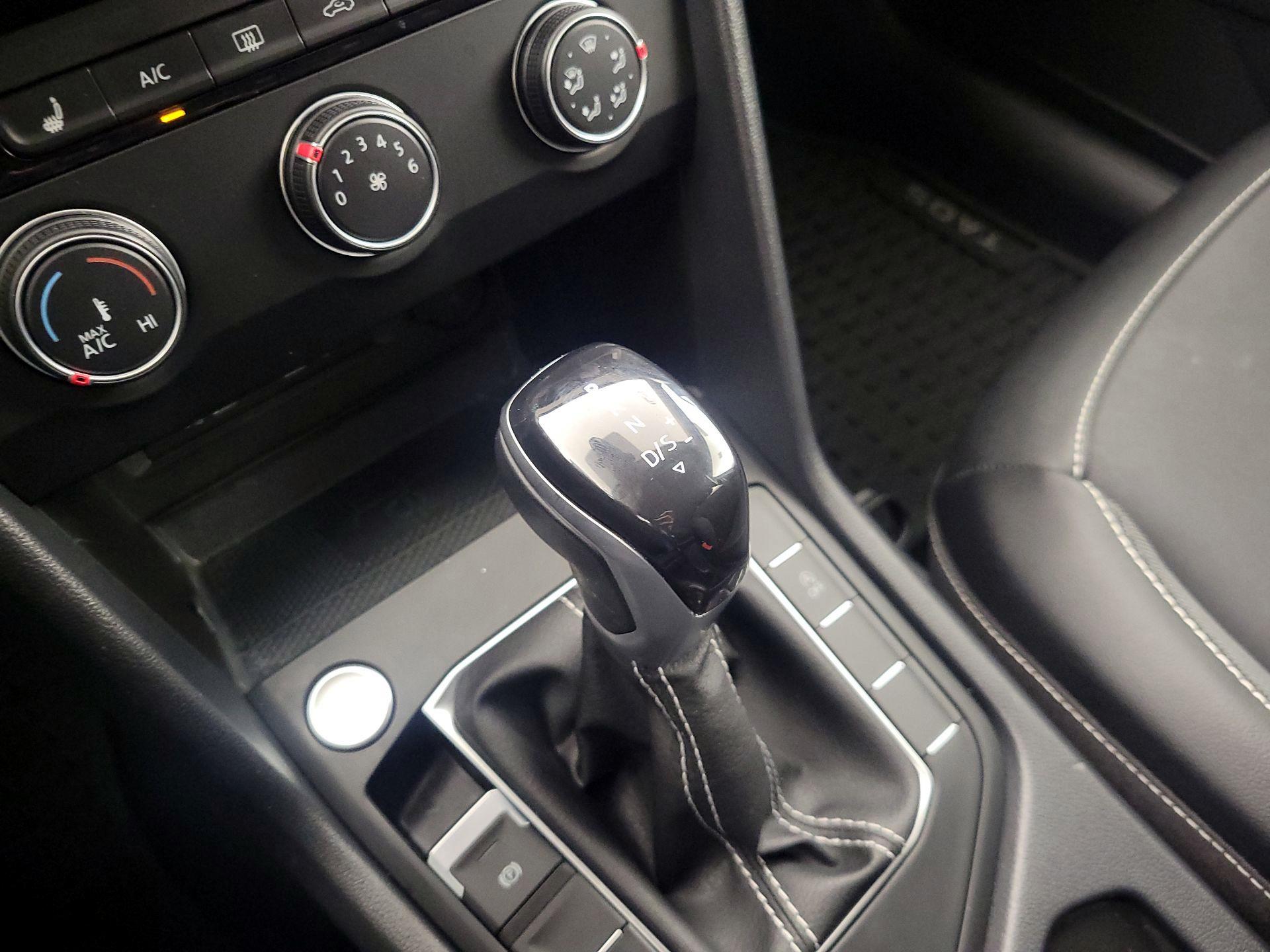 Thumbnail: 2022 Volkswagen Taos - 17