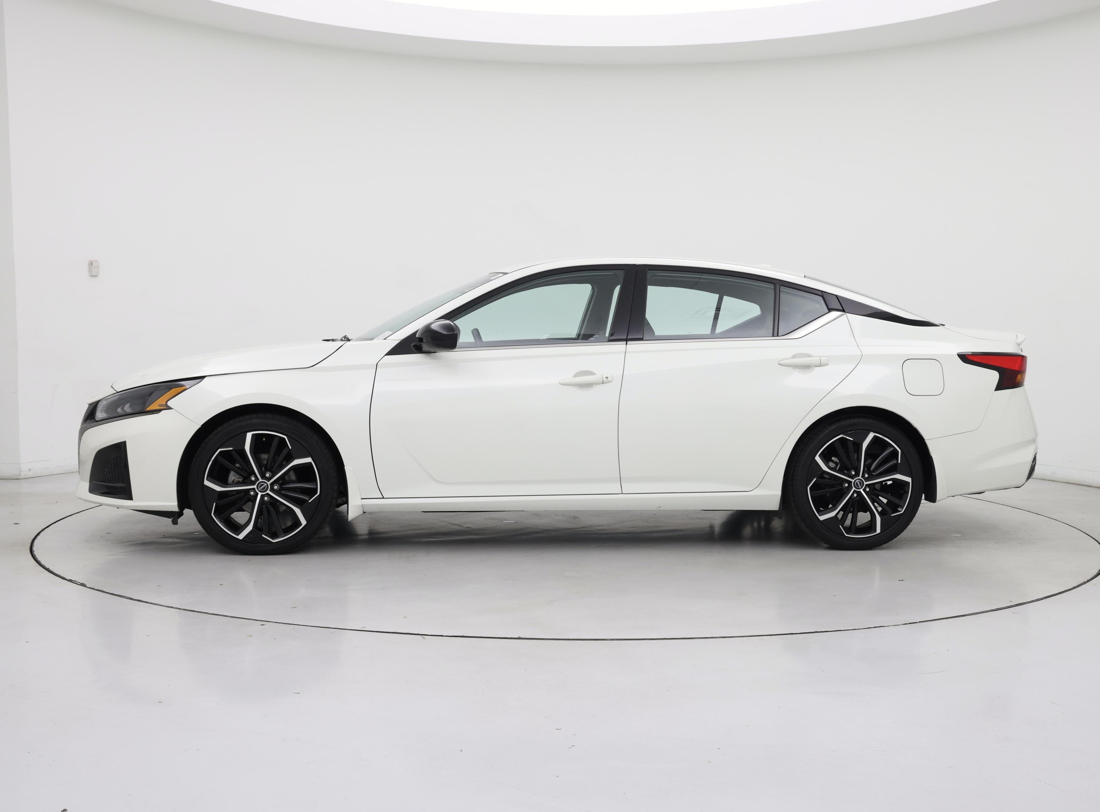 Thumbnail: 2023 Nissan Altima - 3