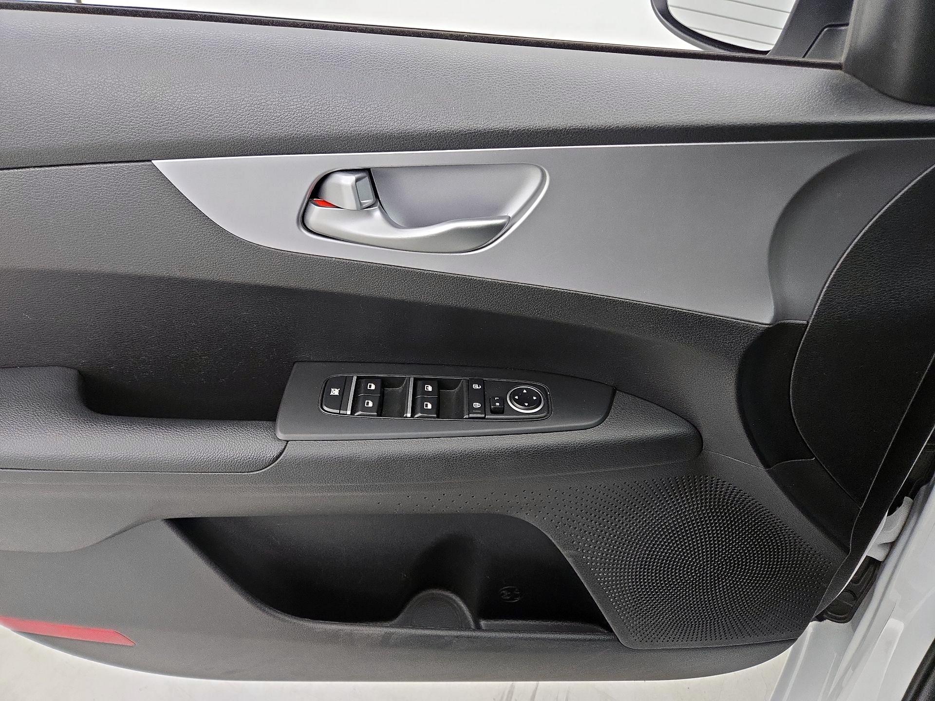 Thumbnail: 2023 Kia Forte - 12