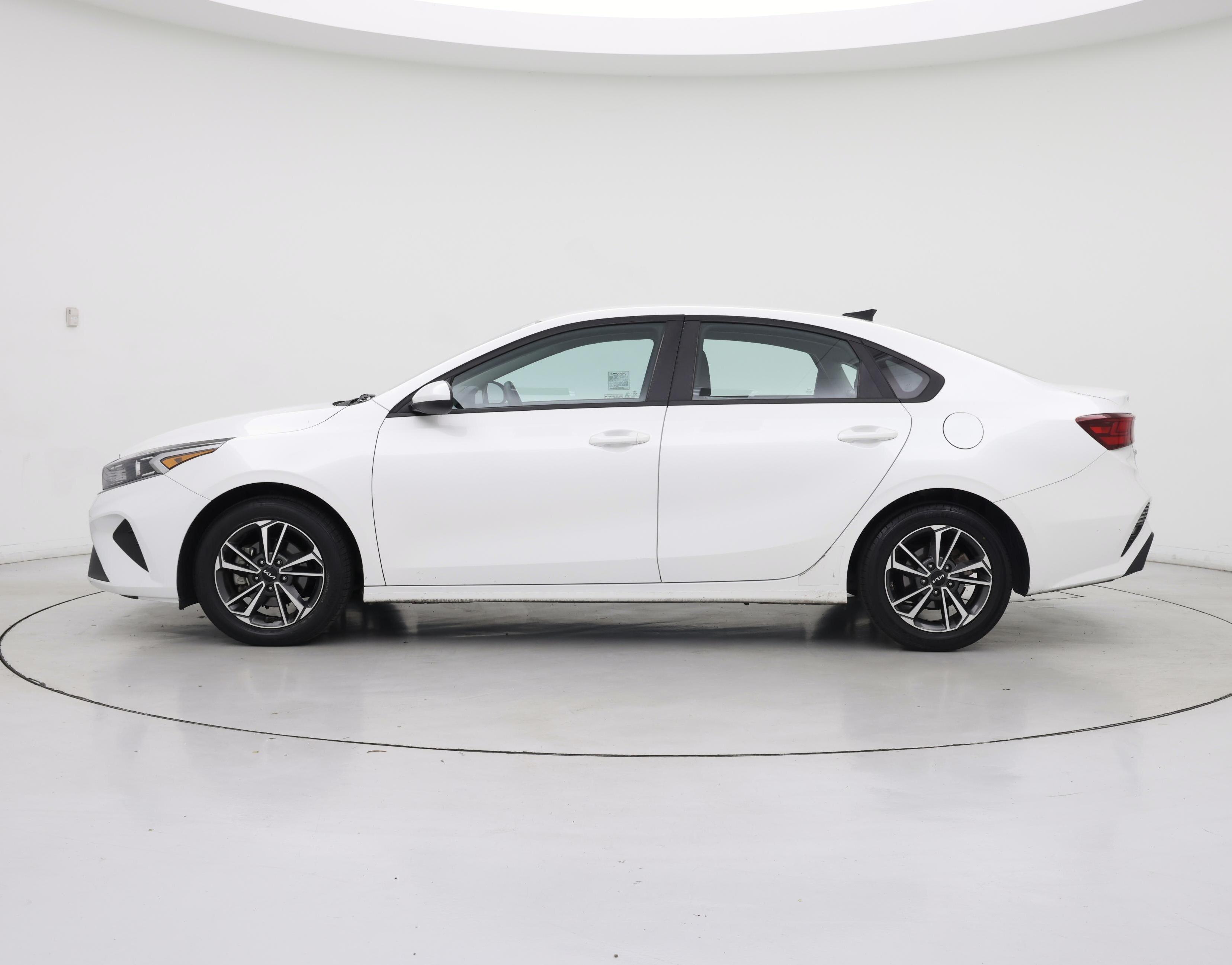 Thumbnail: 2023 Kia Forte - 3