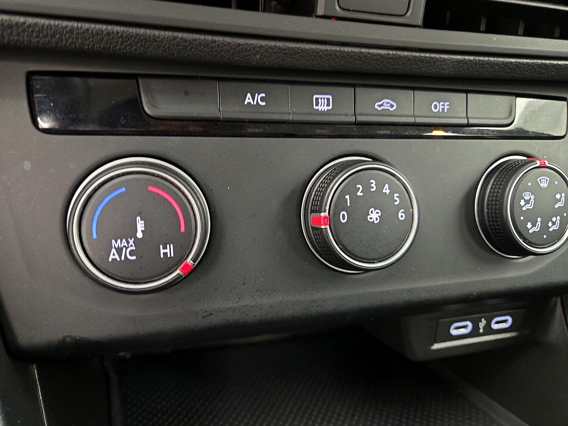 Thumbnail: 2024 Volkswagen Jetta - 16