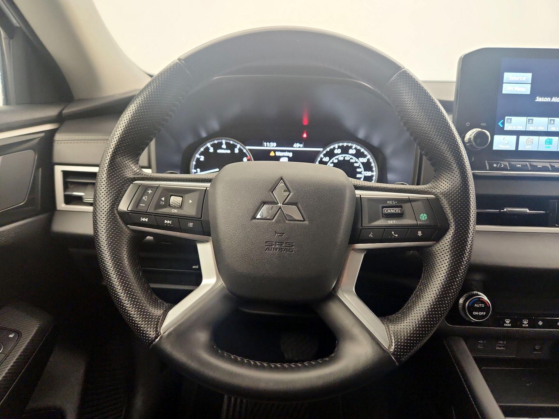 Thumbnail: 2024 Mitsubishi Outlander - 10