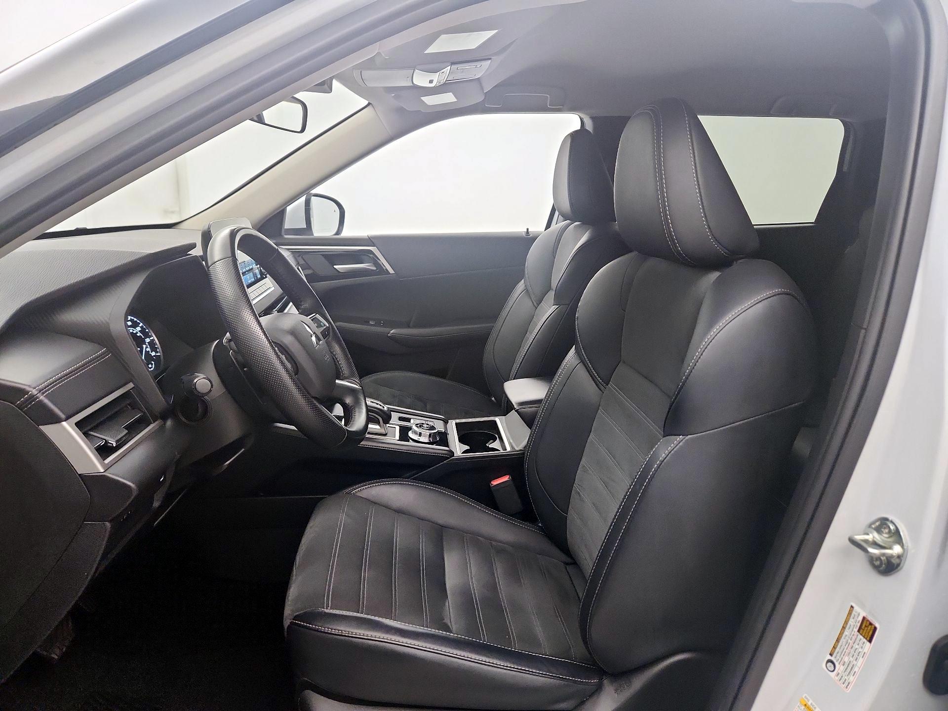 Thumbnail: 2024 Mitsubishi Outlander - 11