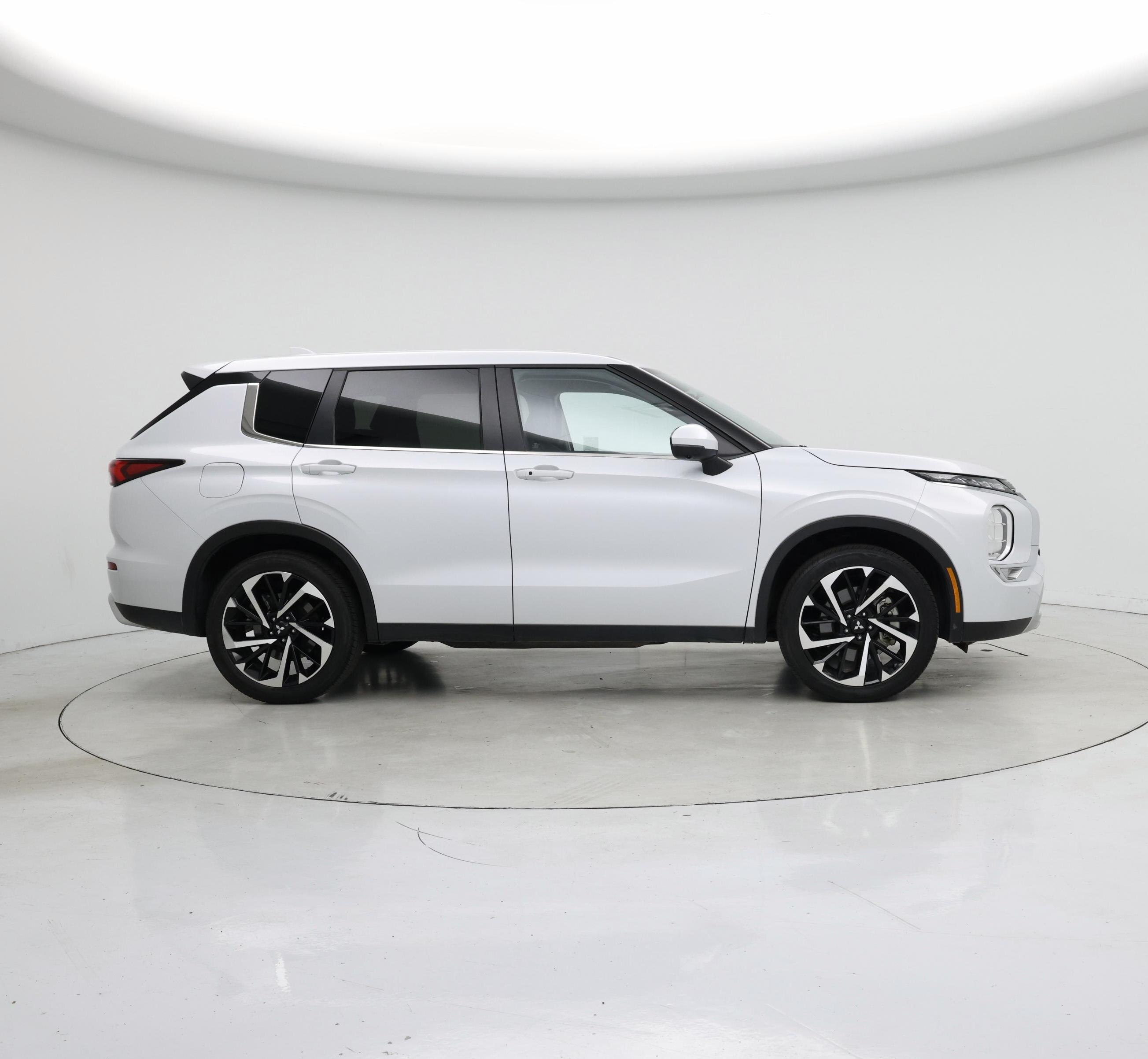 Thumbnail: 2024 Mitsubishi Outlander - 7