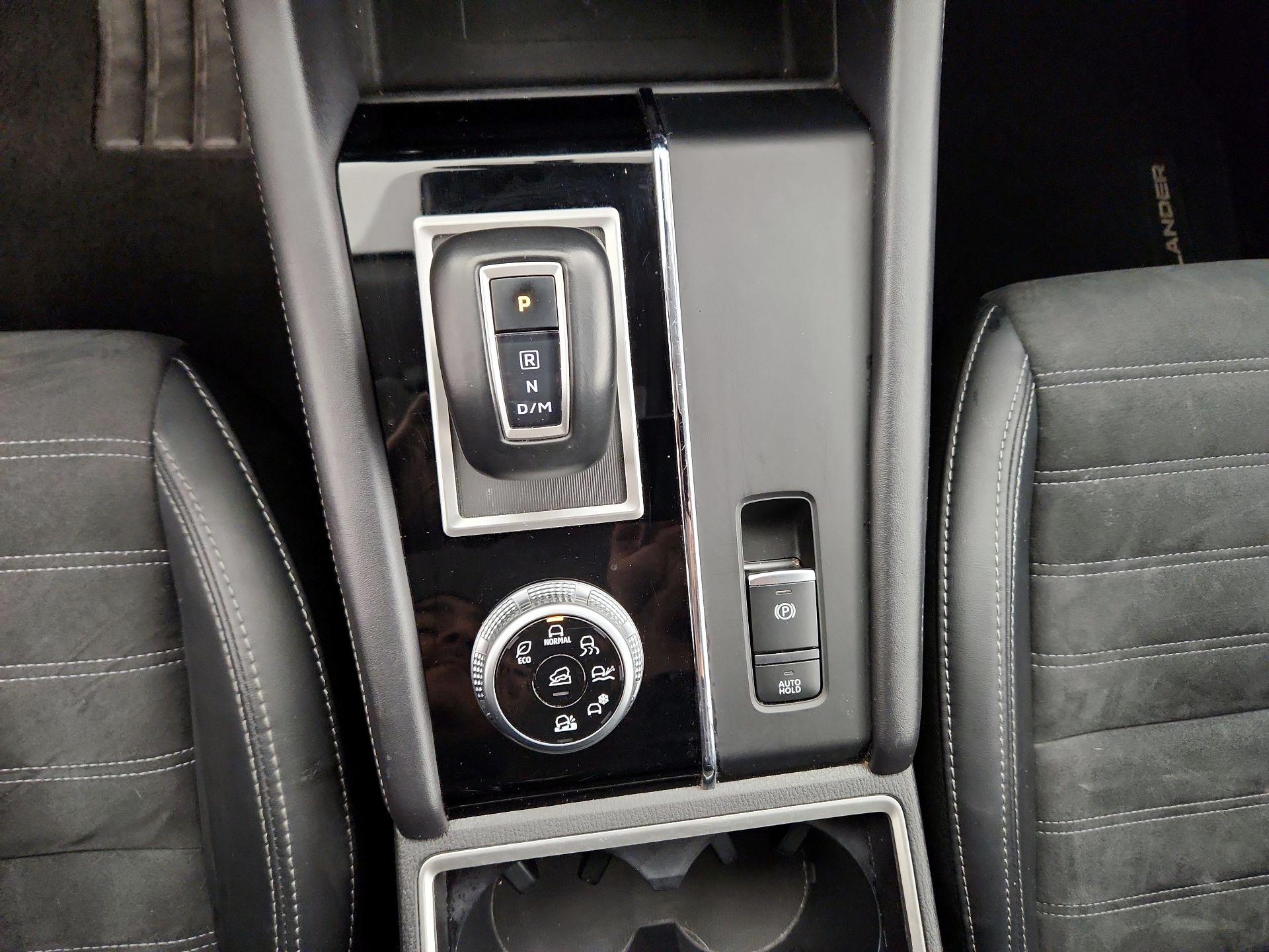 Thumbnail: 2024 Mitsubishi Outlander - 18