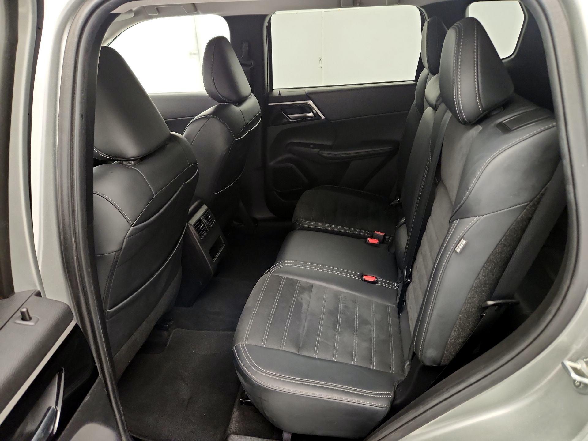 Thumbnail: 2024 Mitsubishi Outlander - 20