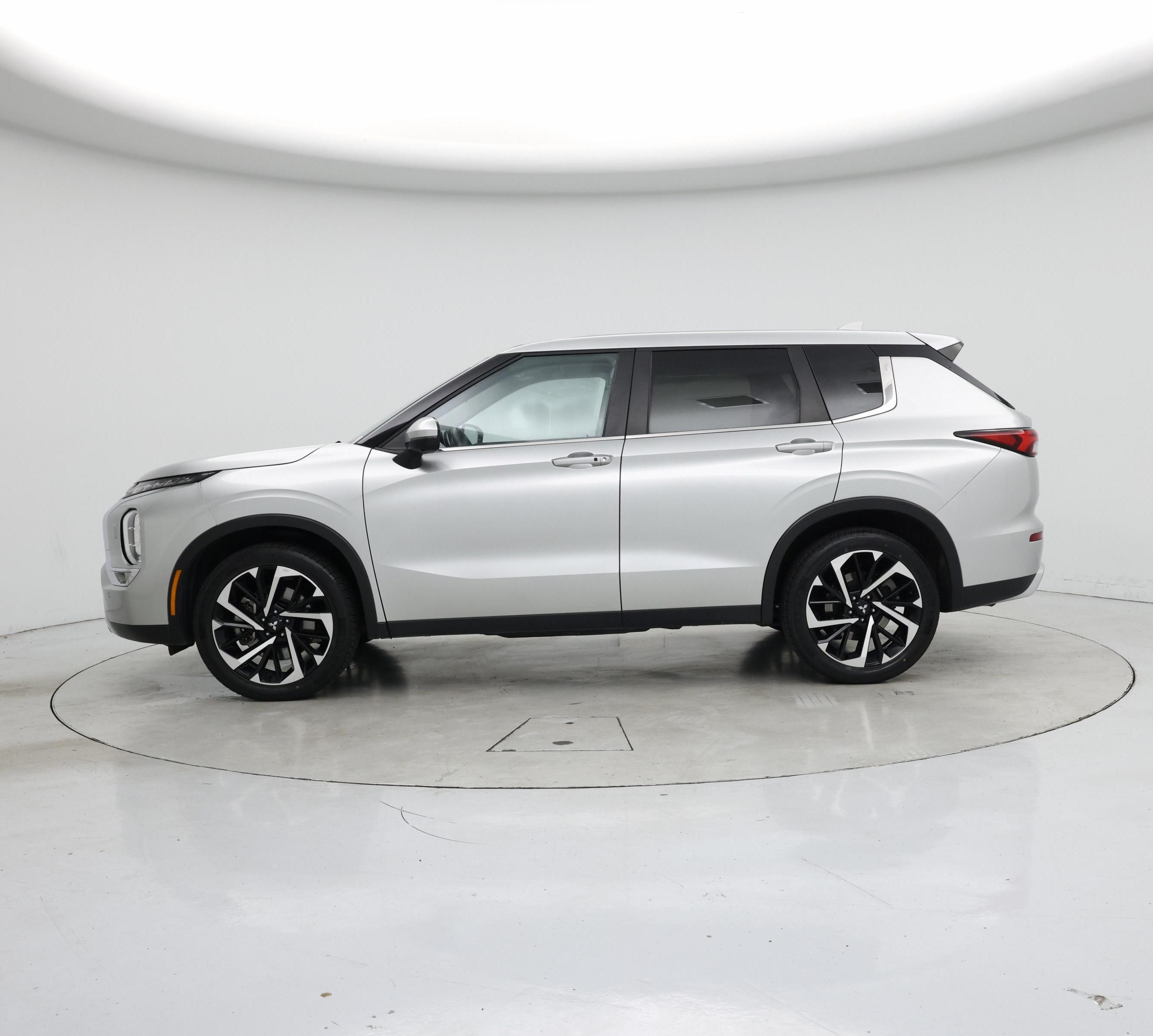 Thumbnail: 2024 Mitsubishi Outlander - 3