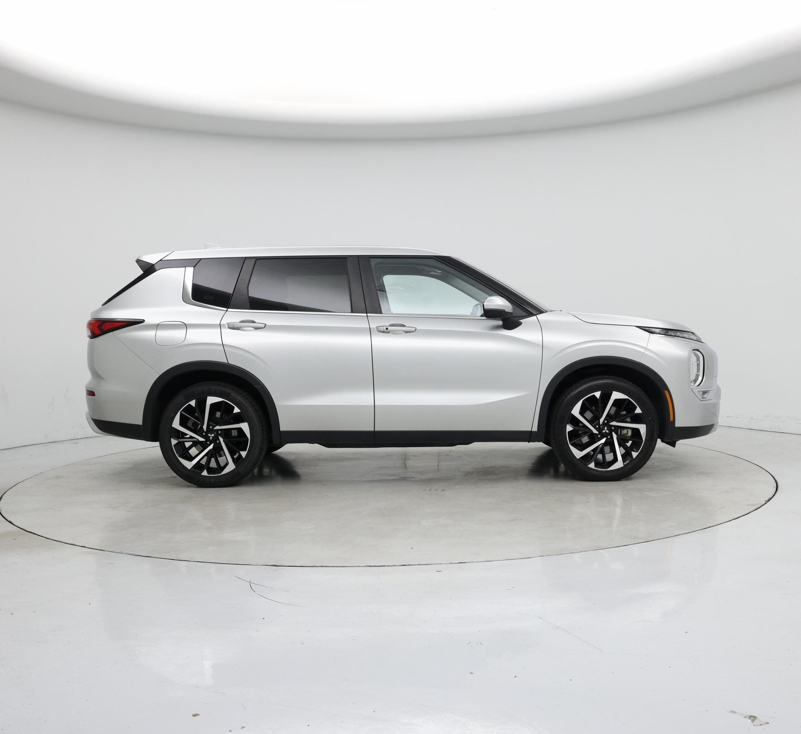 Thumbnail: 2024 Mitsubishi Outlander - 7