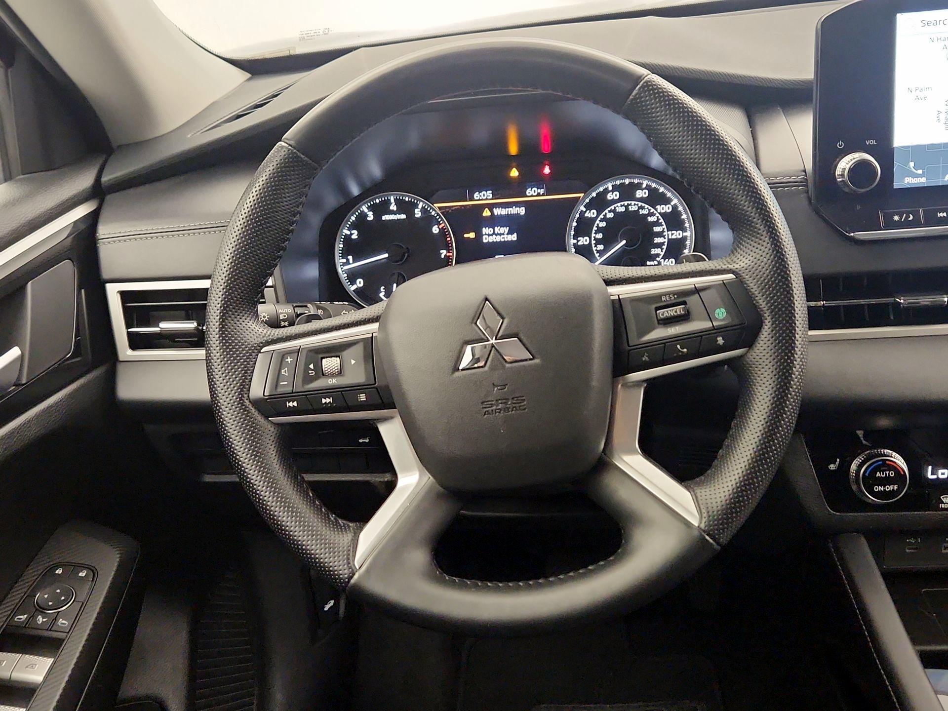 Thumbnail: 2024 Mitsubishi Outlander - 10