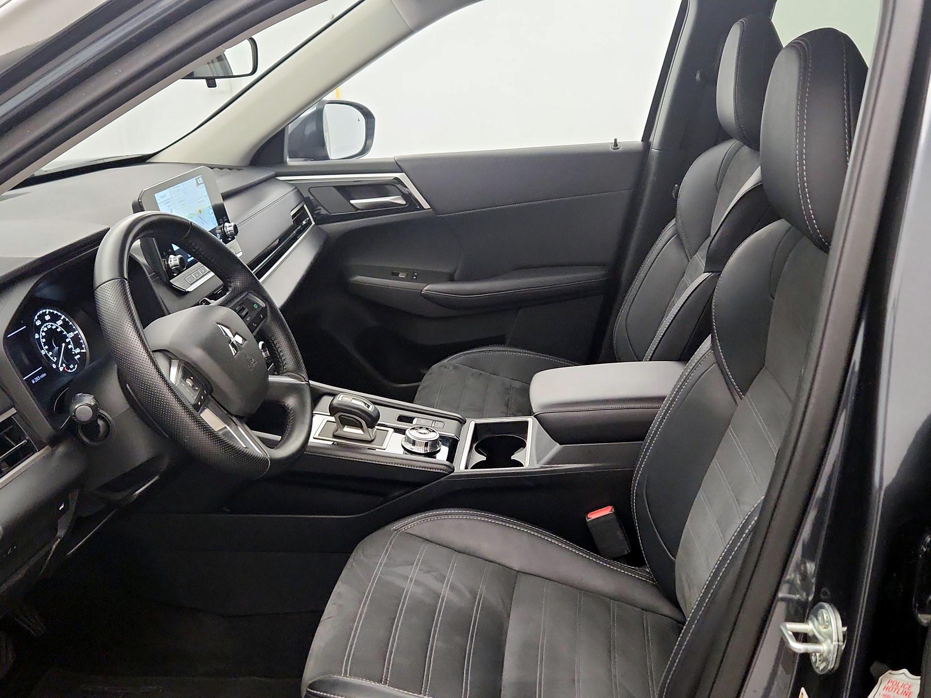 Thumbnail: 2024 Mitsubishi Outlander - 11