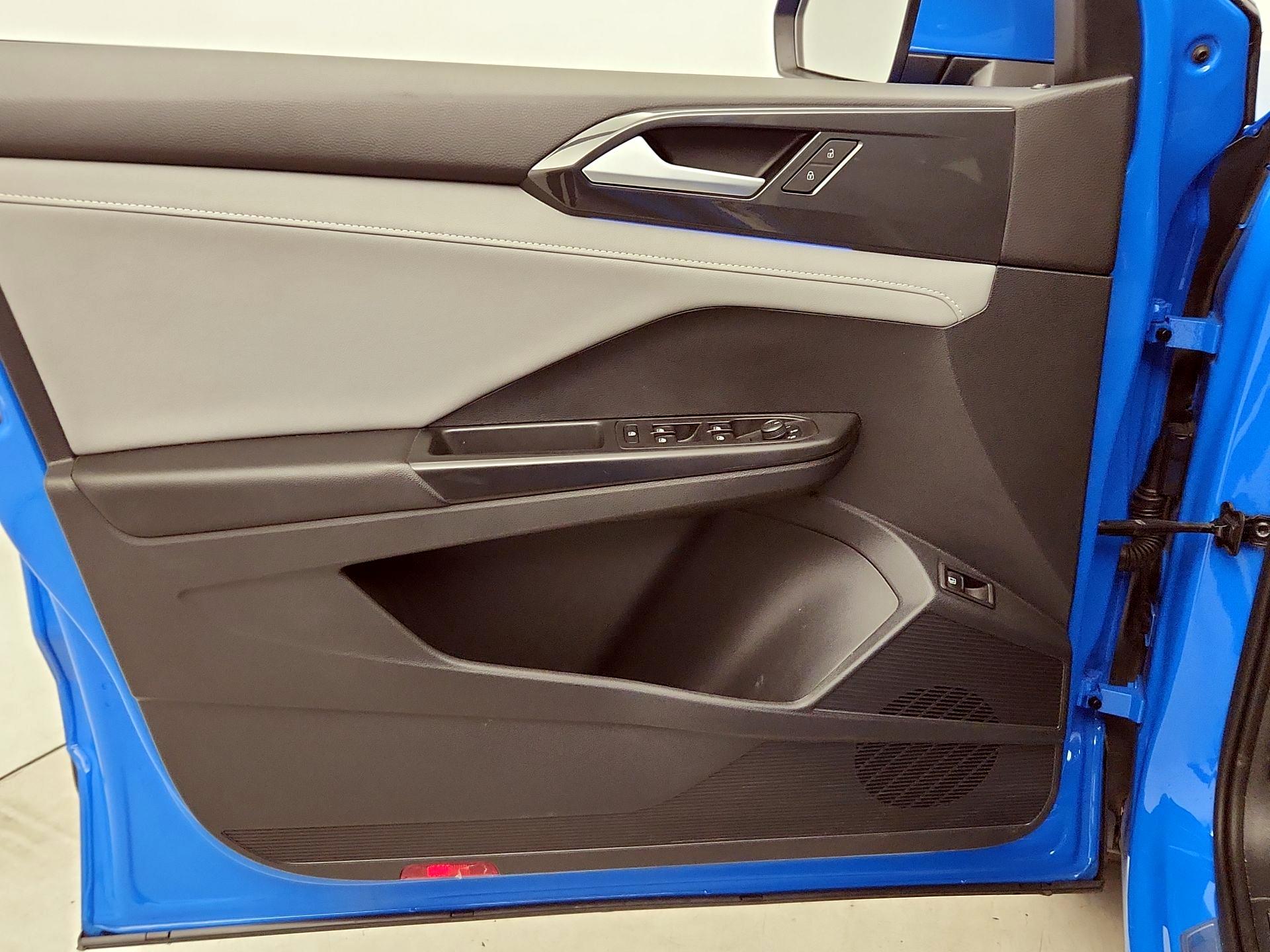 Thumbnail: 2022 Volkswagen Taos - 12