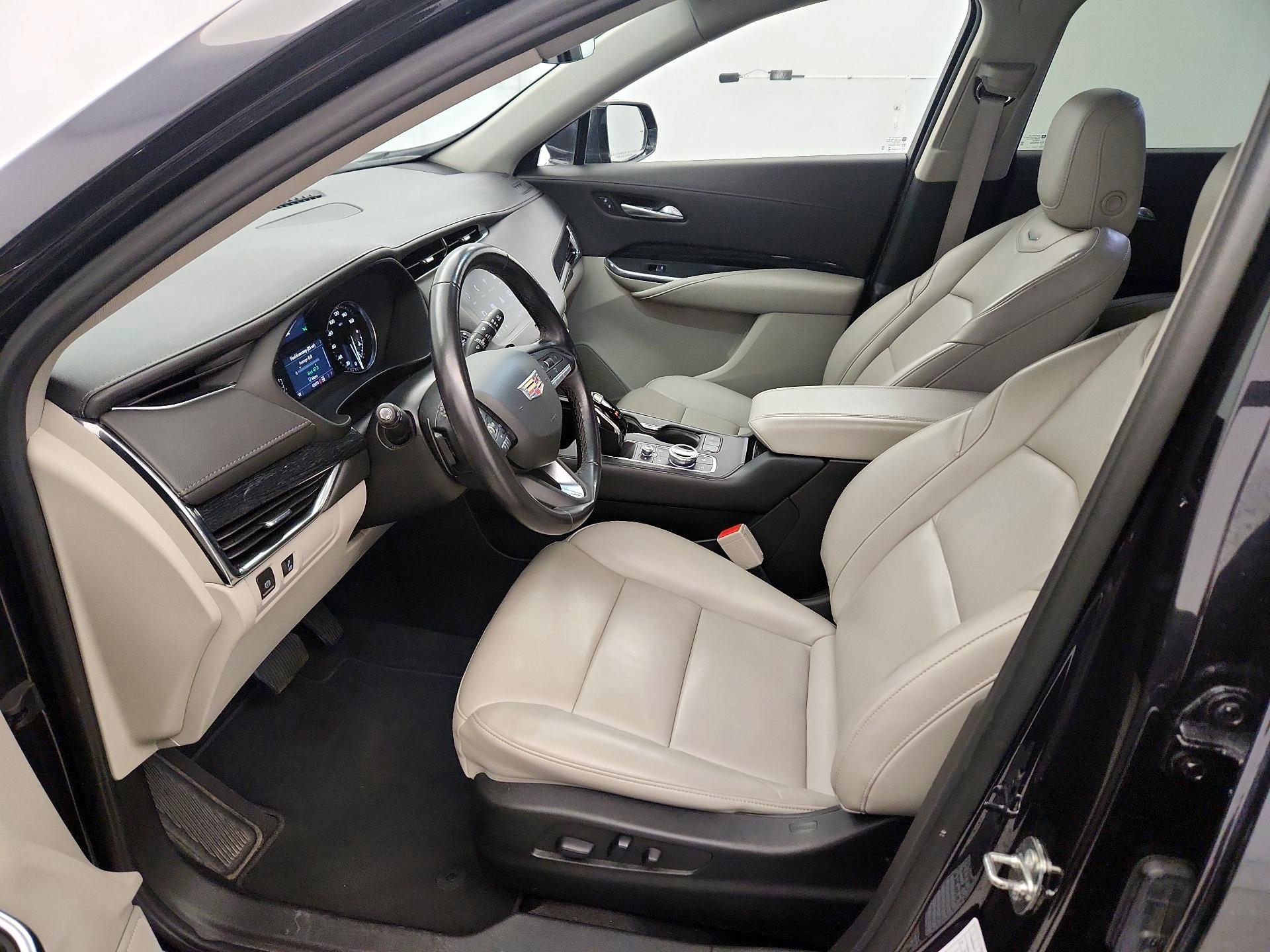 Thumbnail: 2023 Cadillac XT4 - 11