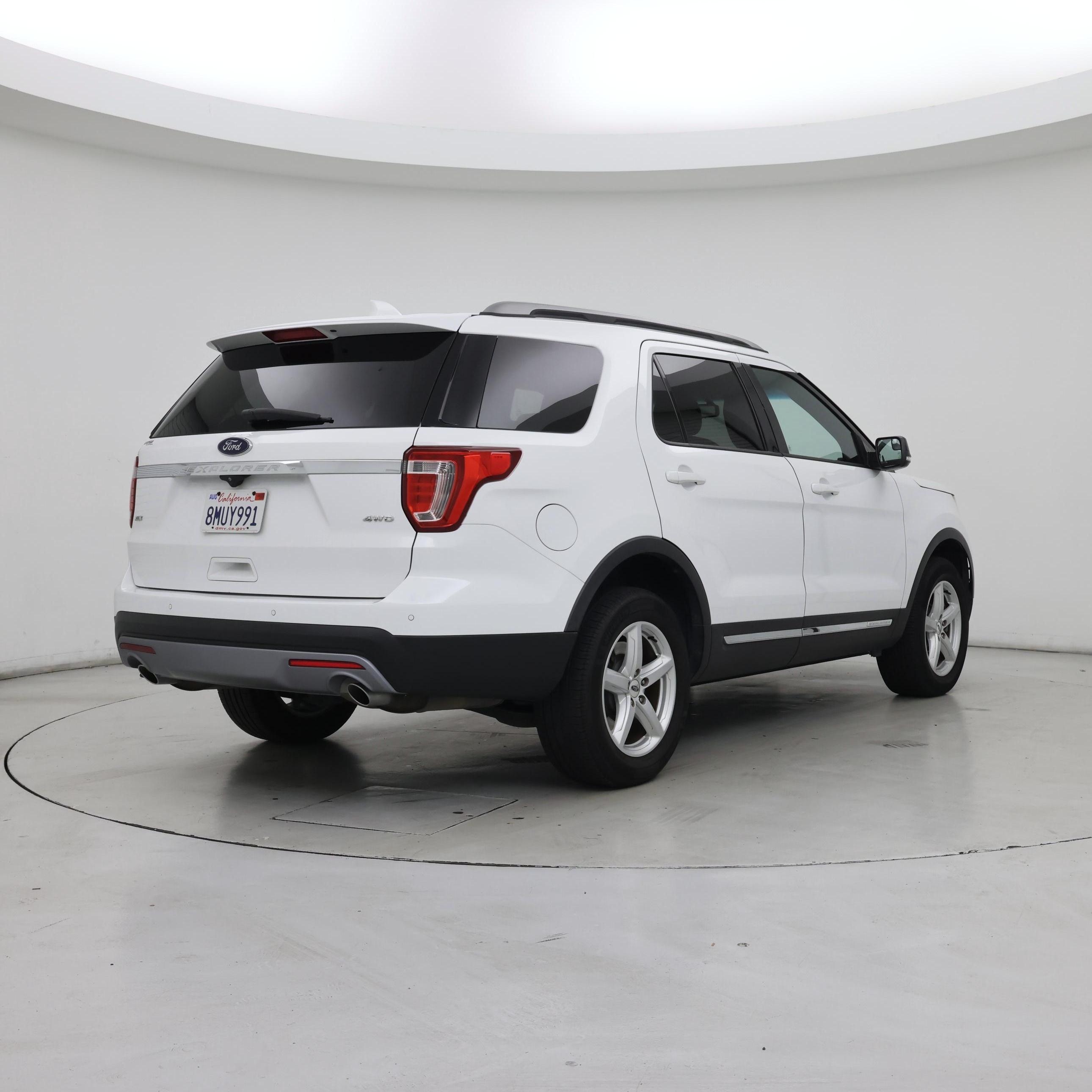 Thumbnail: 2017 Ford Explorer - 8