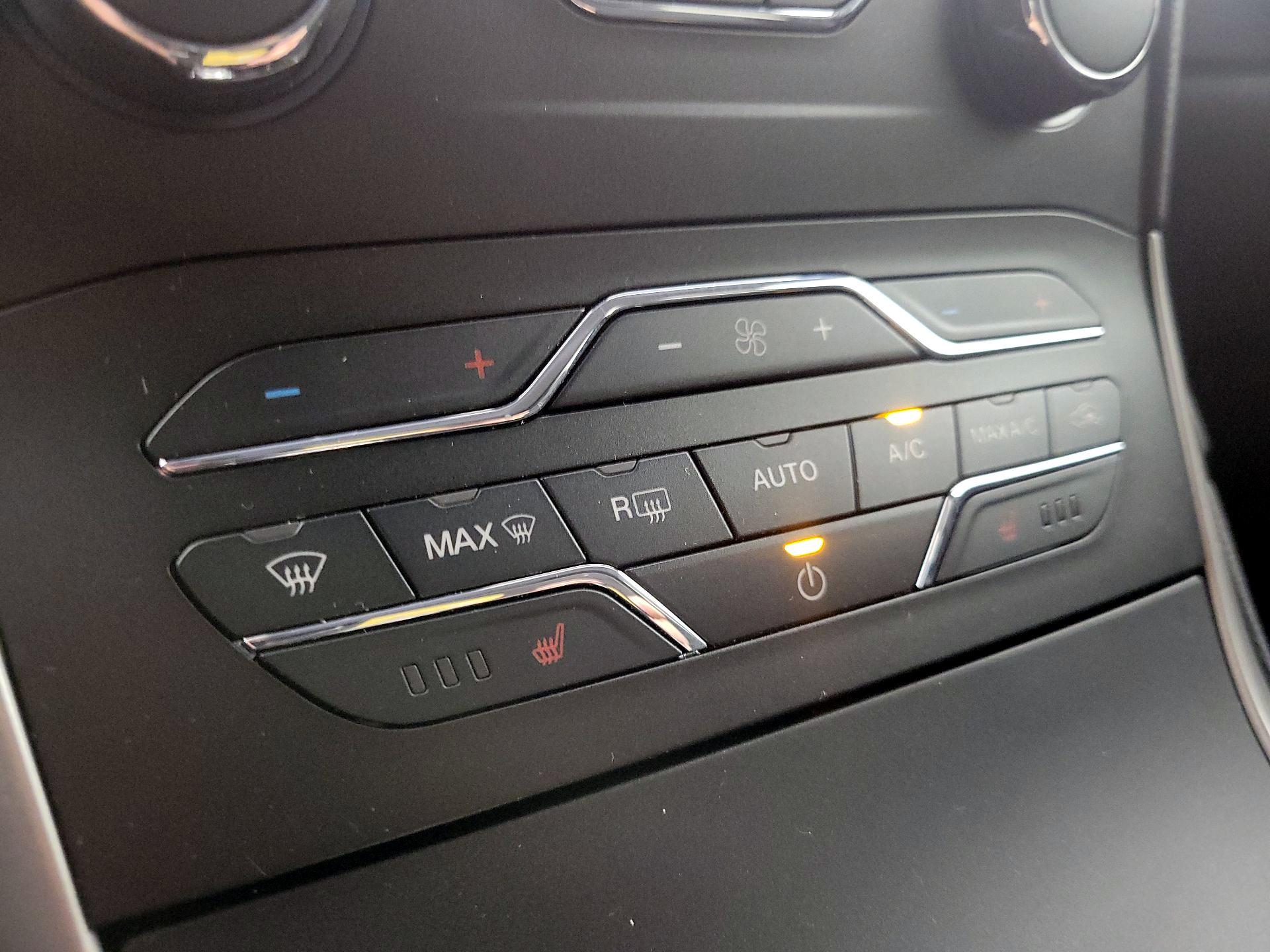 Thumbnail: 2019 Ford Edge - 16