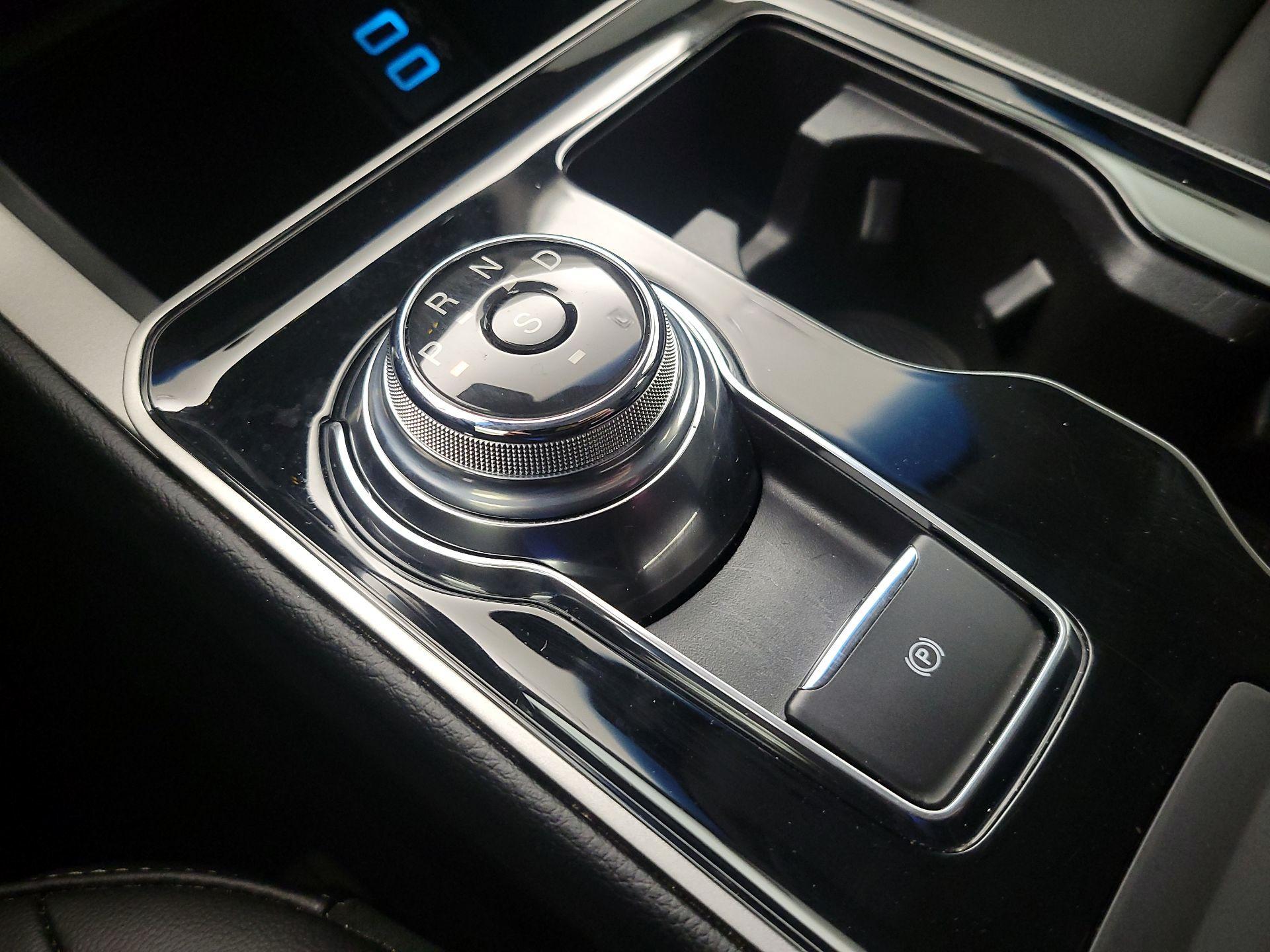 Thumbnail: 2019 Ford Edge - 17