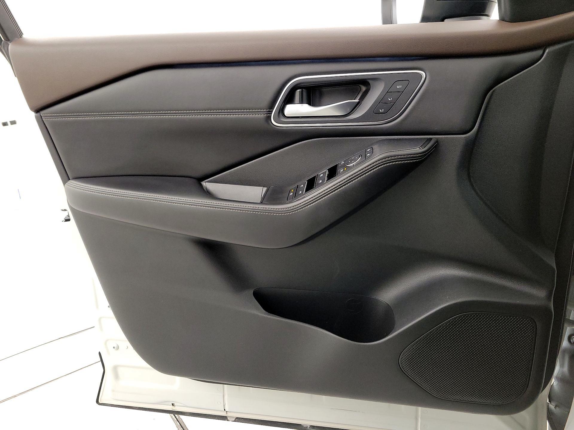 Thumbnail: 2022 Nissan Rogue - 12