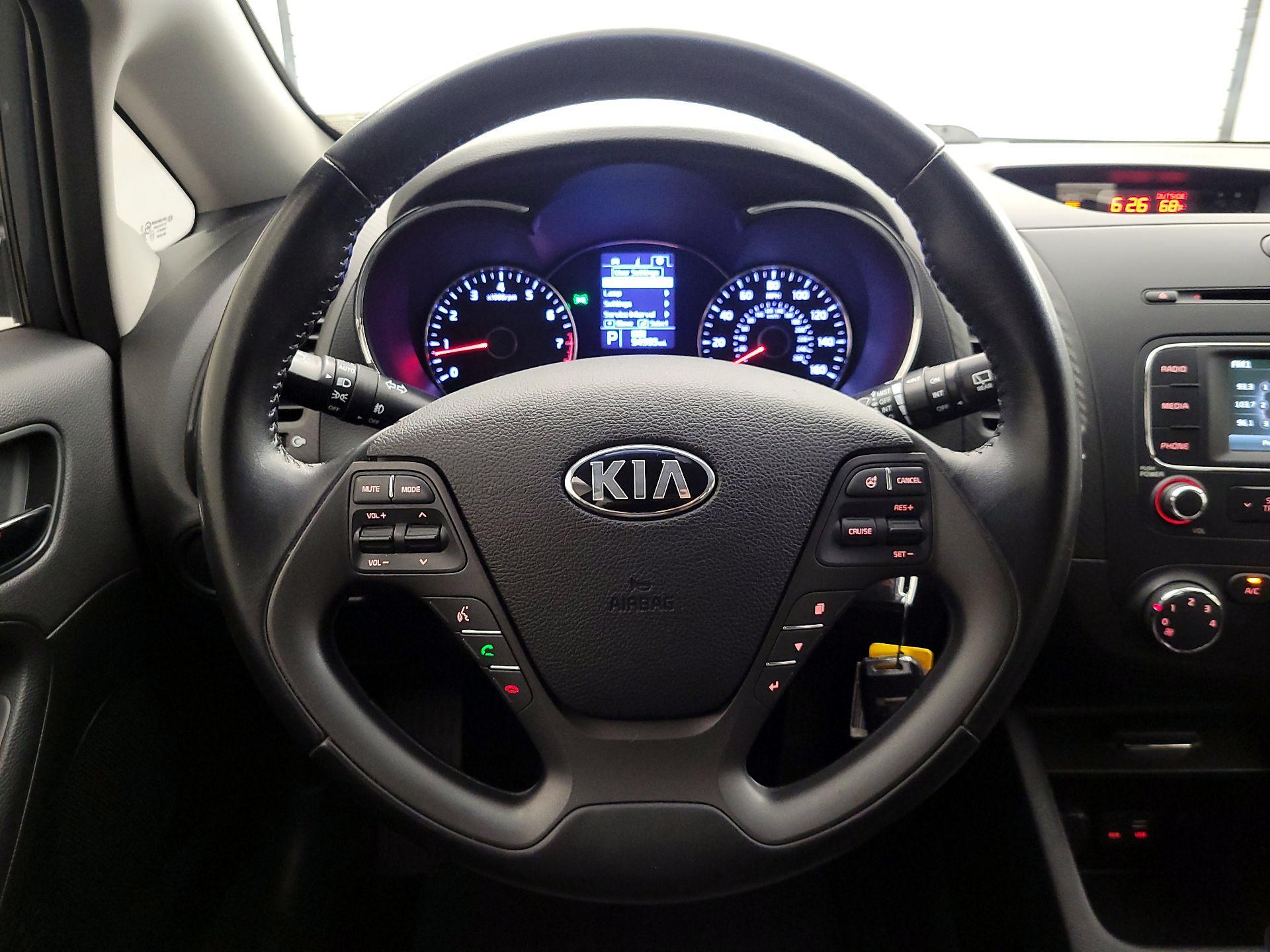 Thumbnail: 2016 Kia Forte - 10