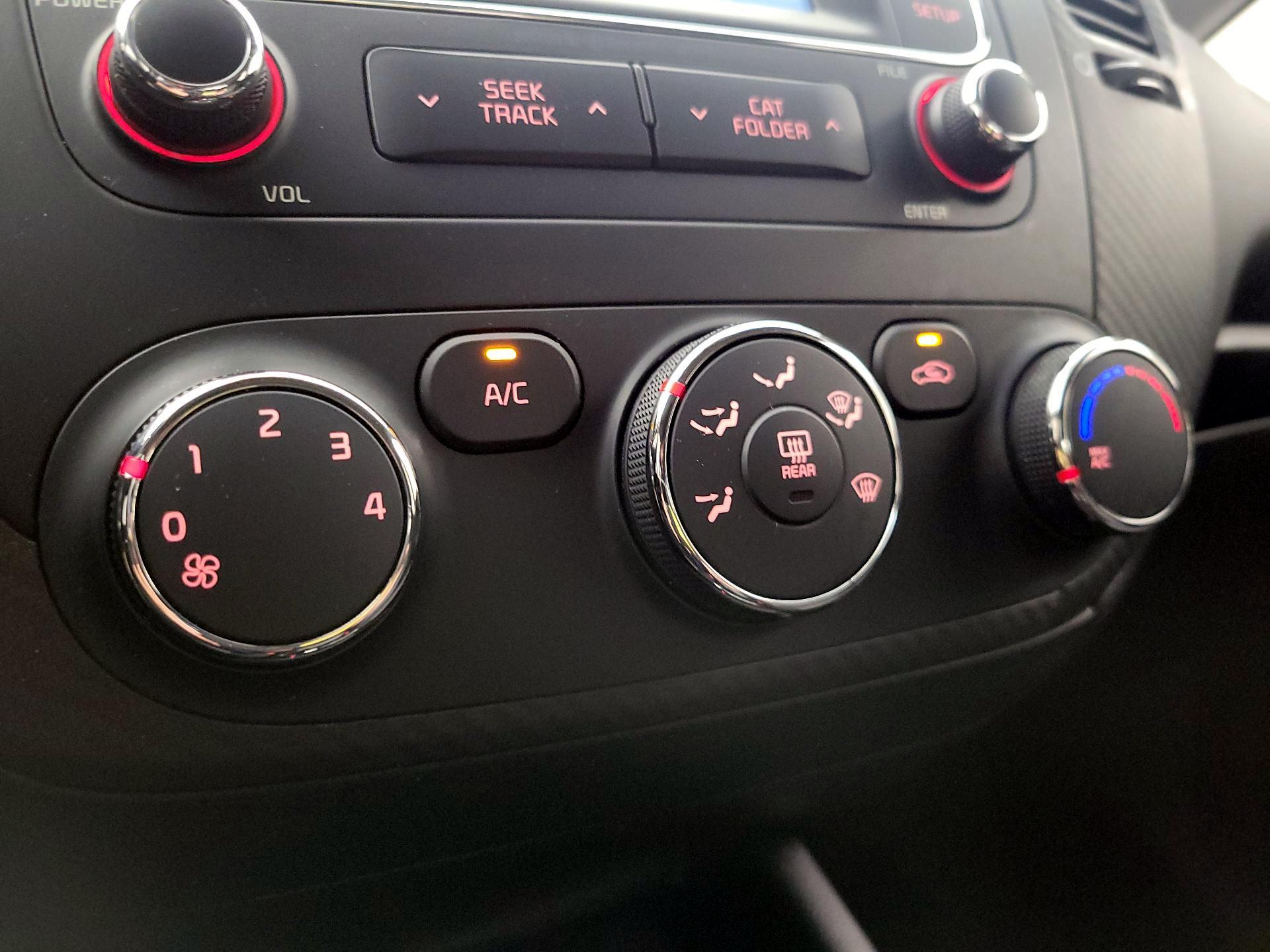 Thumbnail: 2016 Kia Forte - 16