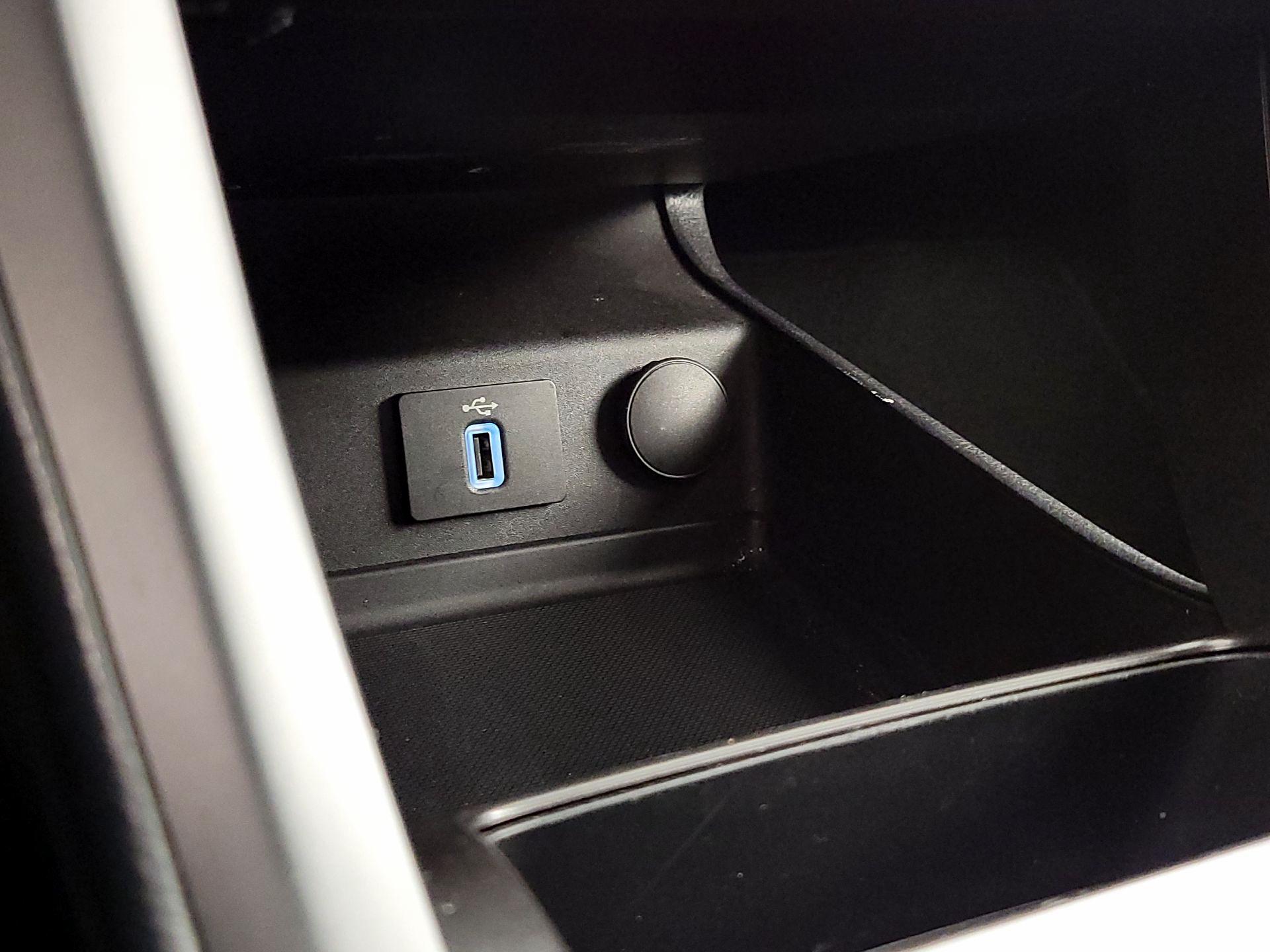 Thumbnail: 2017 Ford Fusion - 19