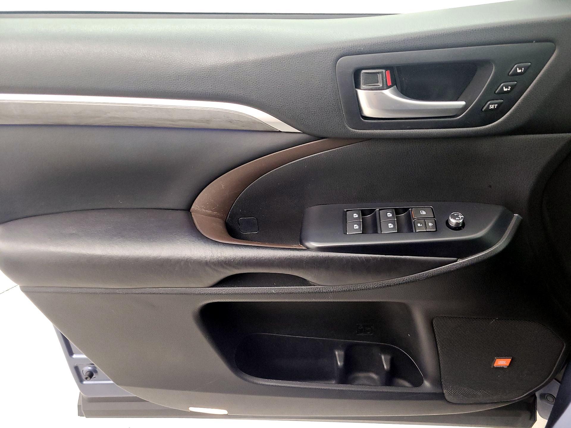 Thumbnail: 2018 Toyota Highlander - 12