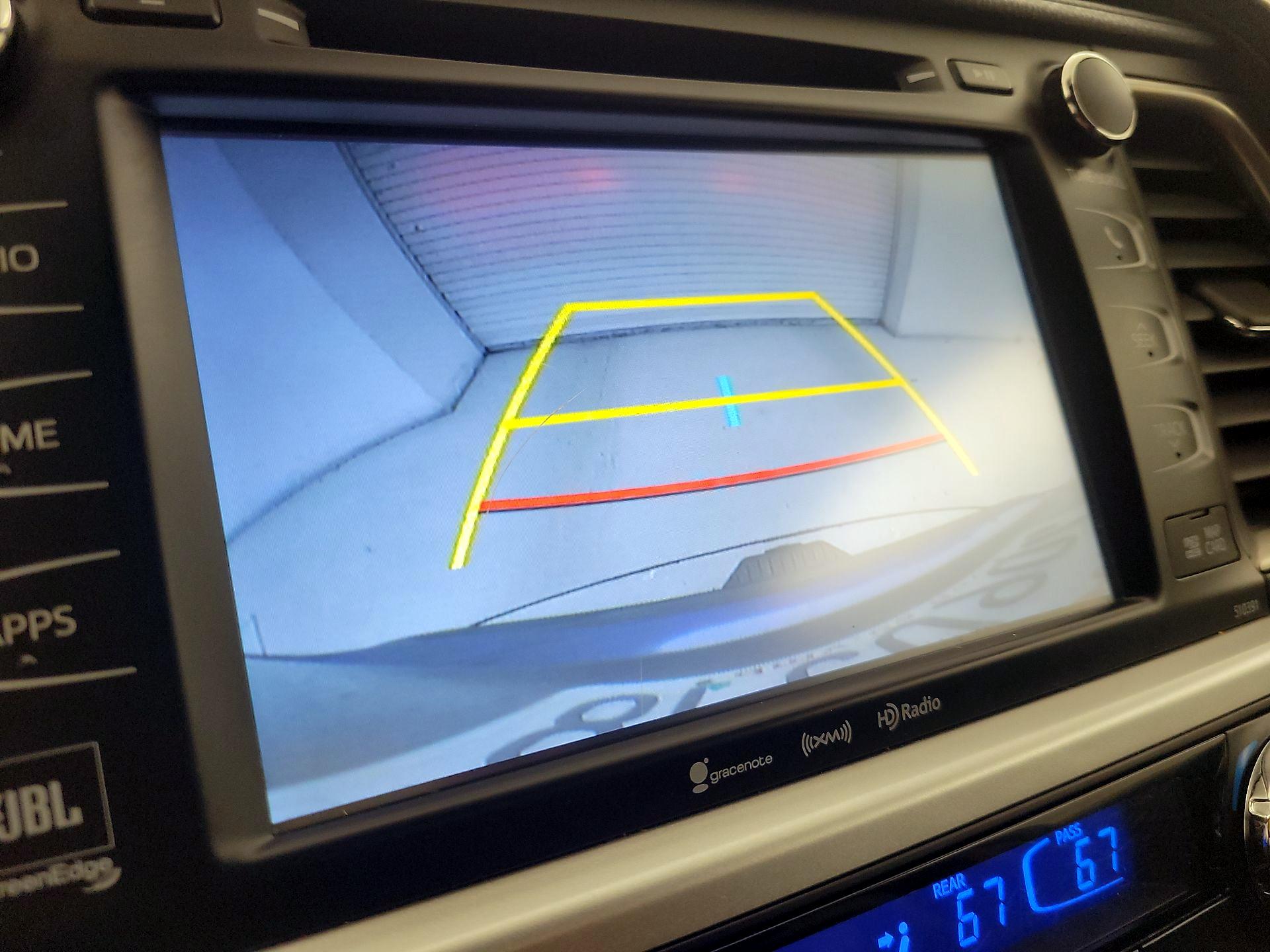 Thumbnail: 2018 Toyota Highlander - 14