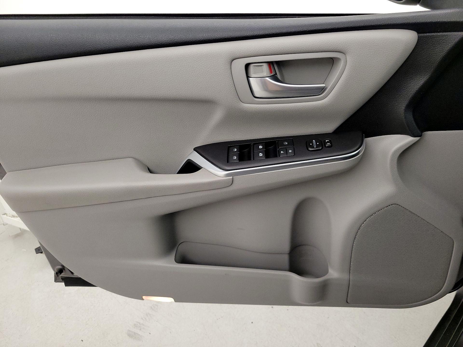 Thumbnail: 2017 Toyota Camry - 12