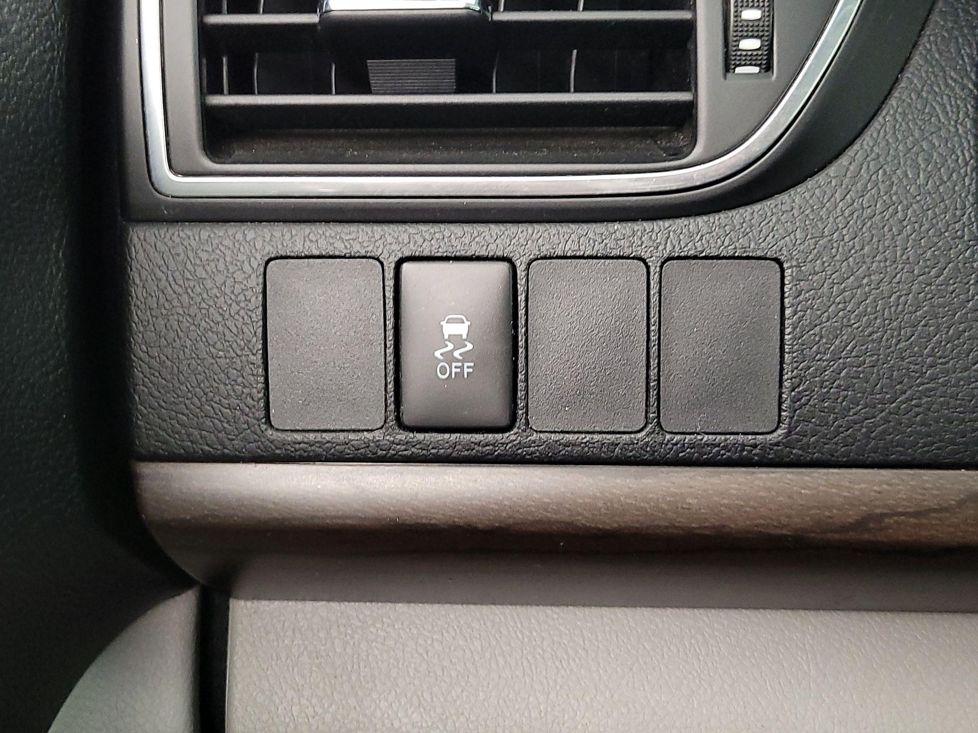 Thumbnail: 2017 Toyota Camry - 13