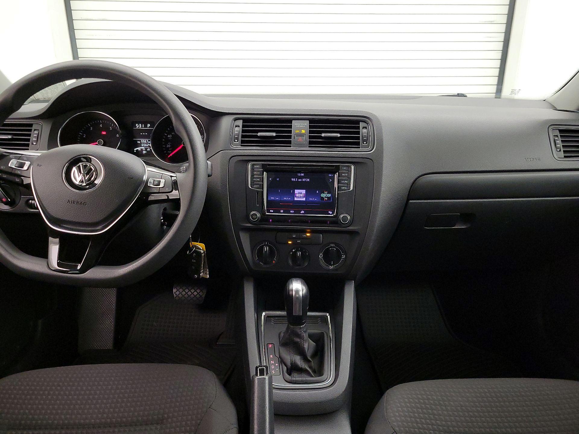 Thumbnail: 2016 Volkswagen Jetta - 9