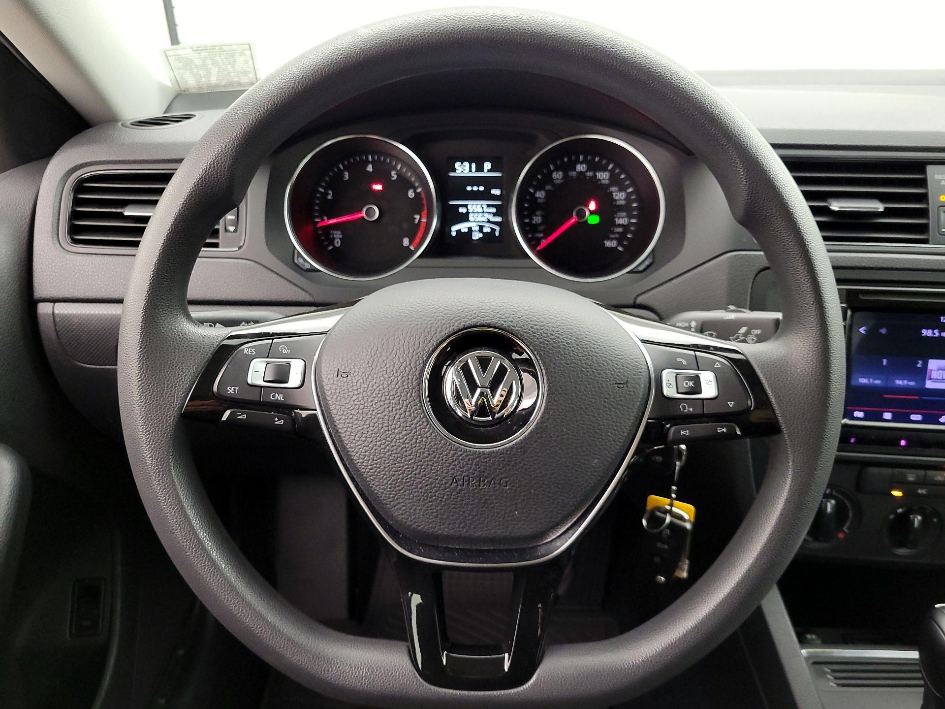 Thumbnail: 2016 Volkswagen Jetta - 10