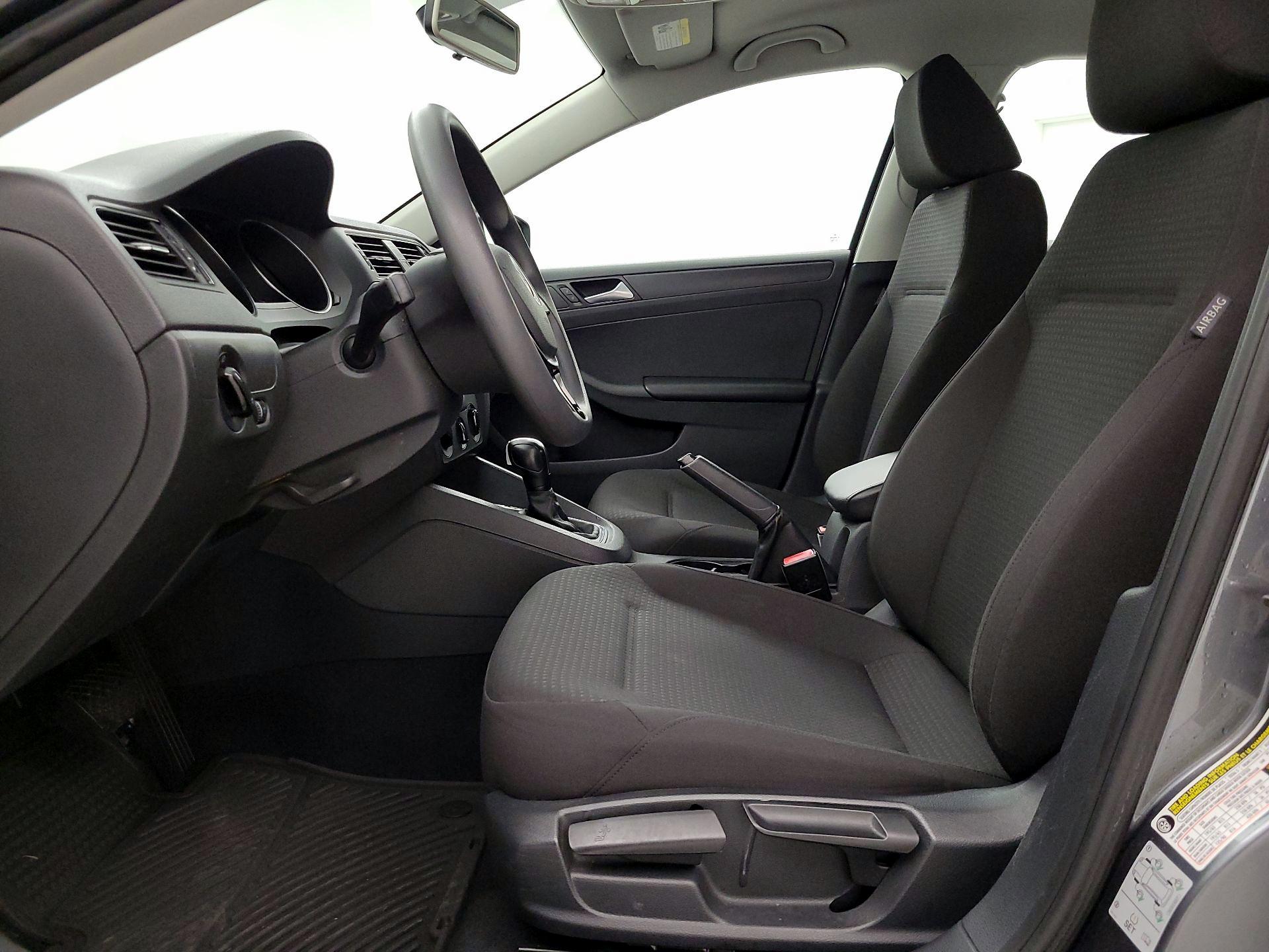 Thumbnail: 2016 Volkswagen Jetta - 11