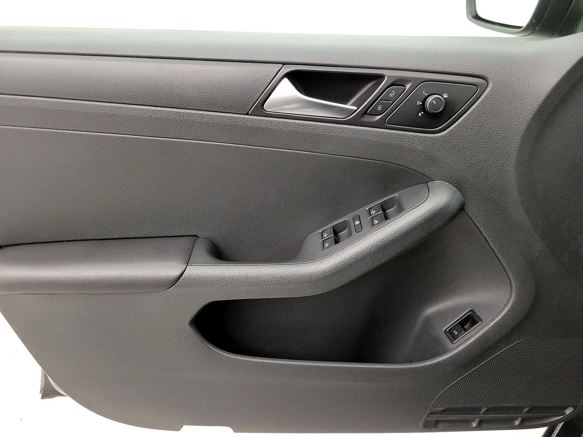 Thumbnail: 2016 Volkswagen Jetta - 12