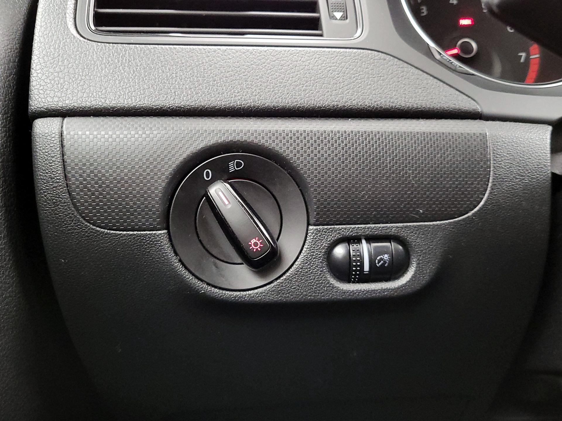 Thumbnail: 2016 Volkswagen Jetta - 13