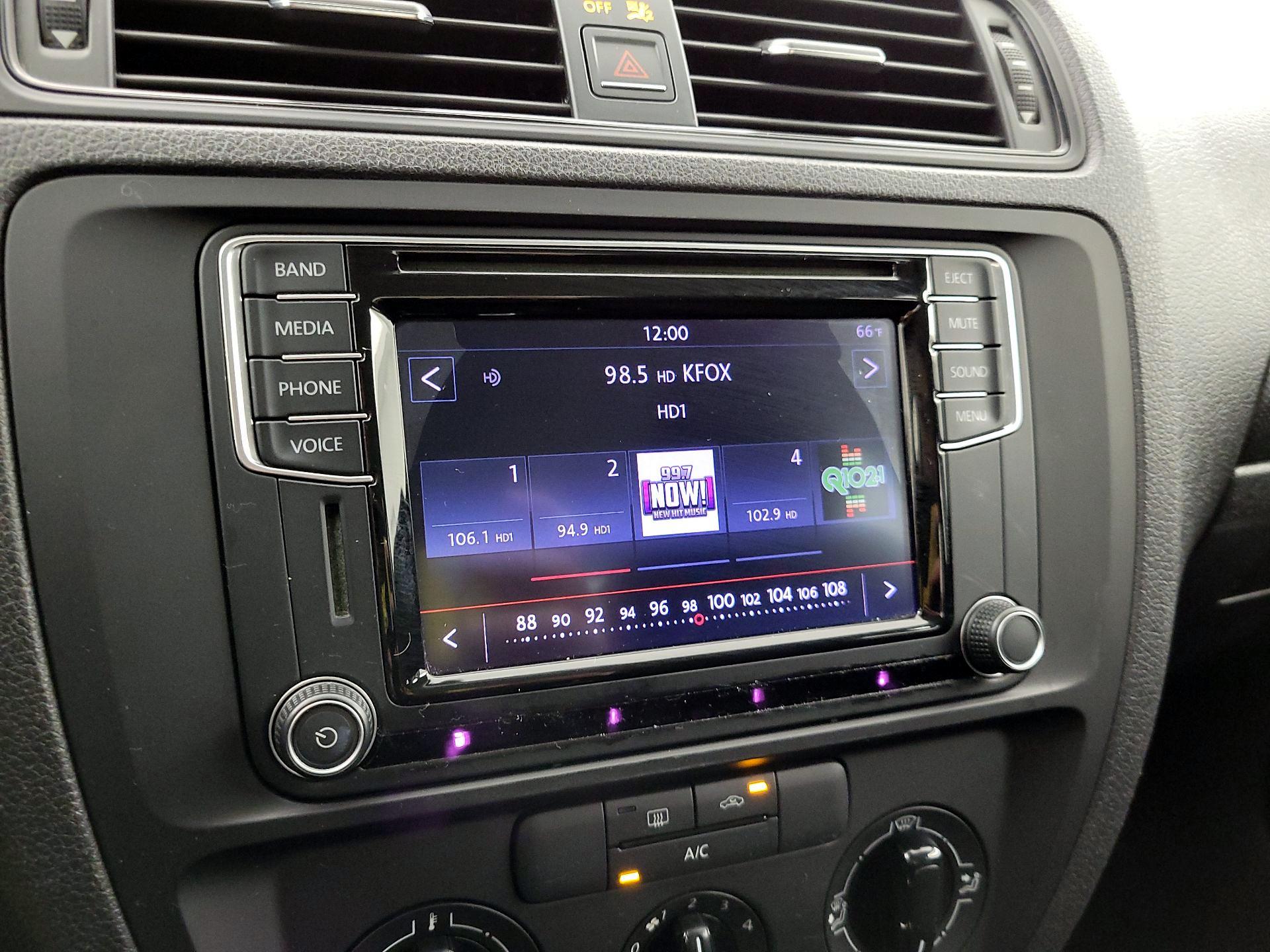 Thumbnail: 2016 Volkswagen Jetta - 15