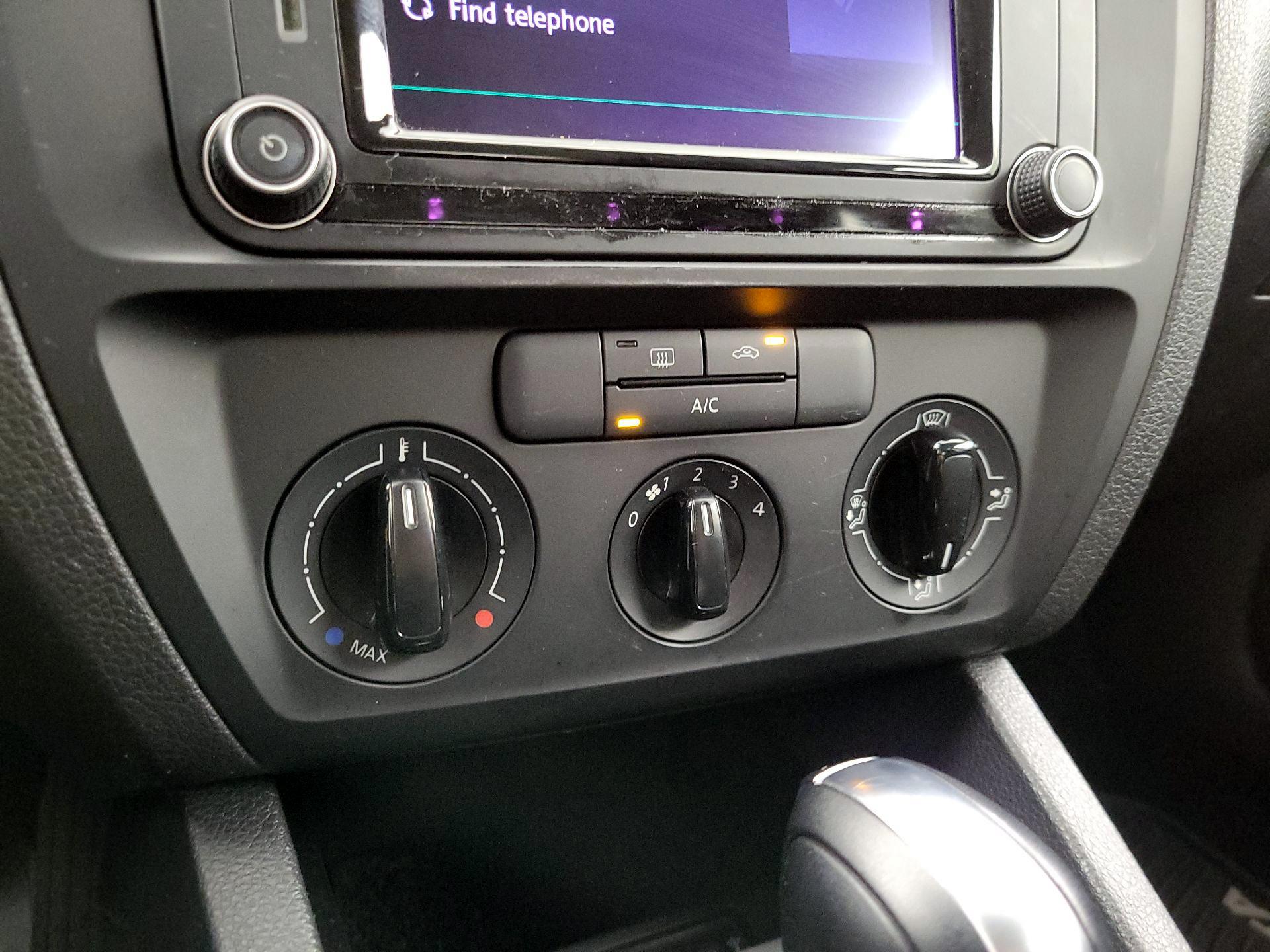 Thumbnail: 2016 Volkswagen Jetta - 16