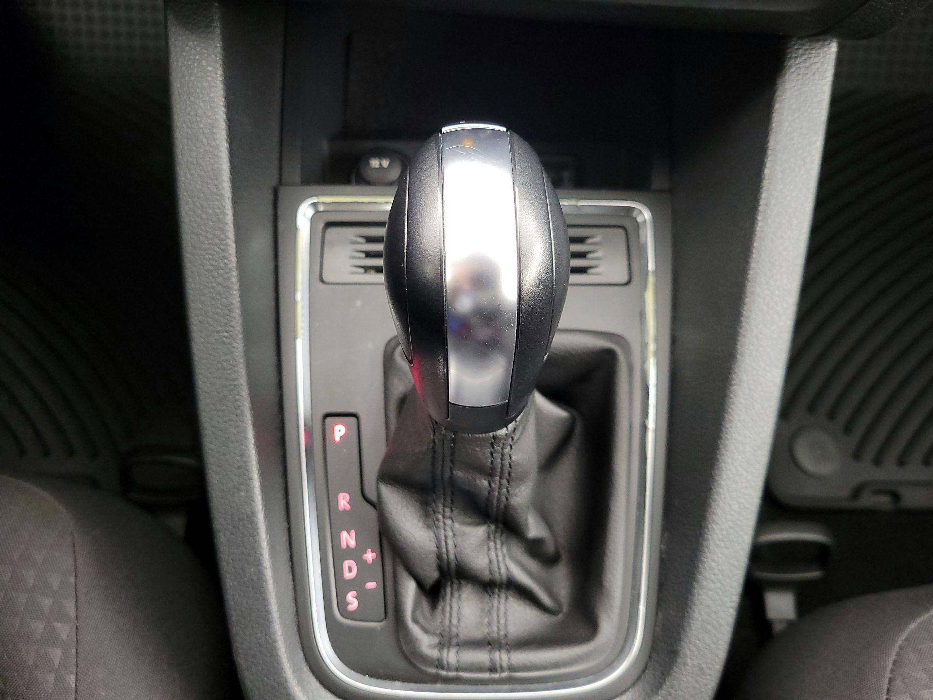 Thumbnail: 2016 Volkswagen Jetta - 17