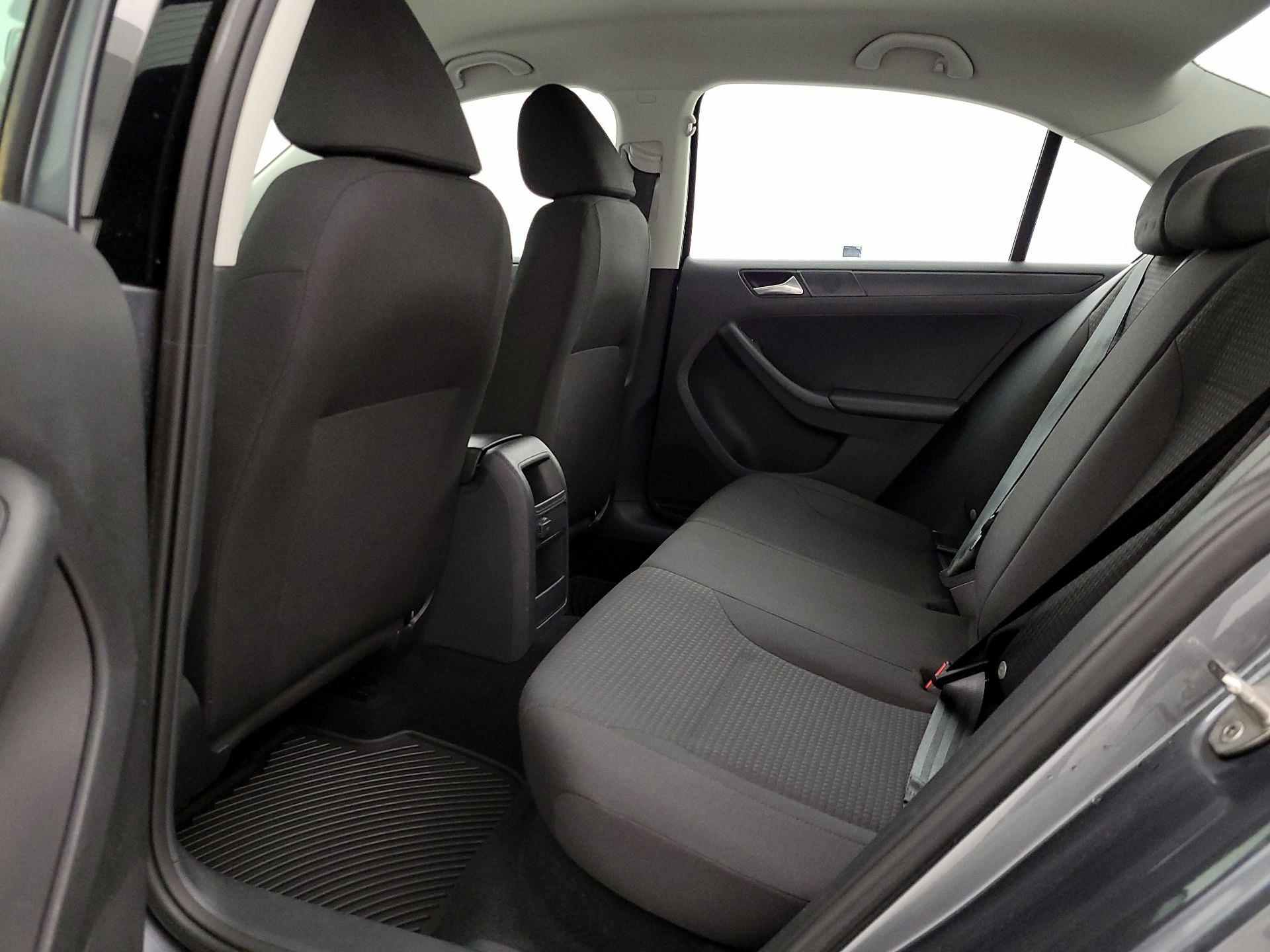 Thumbnail: 2016 Volkswagen Jetta - 19