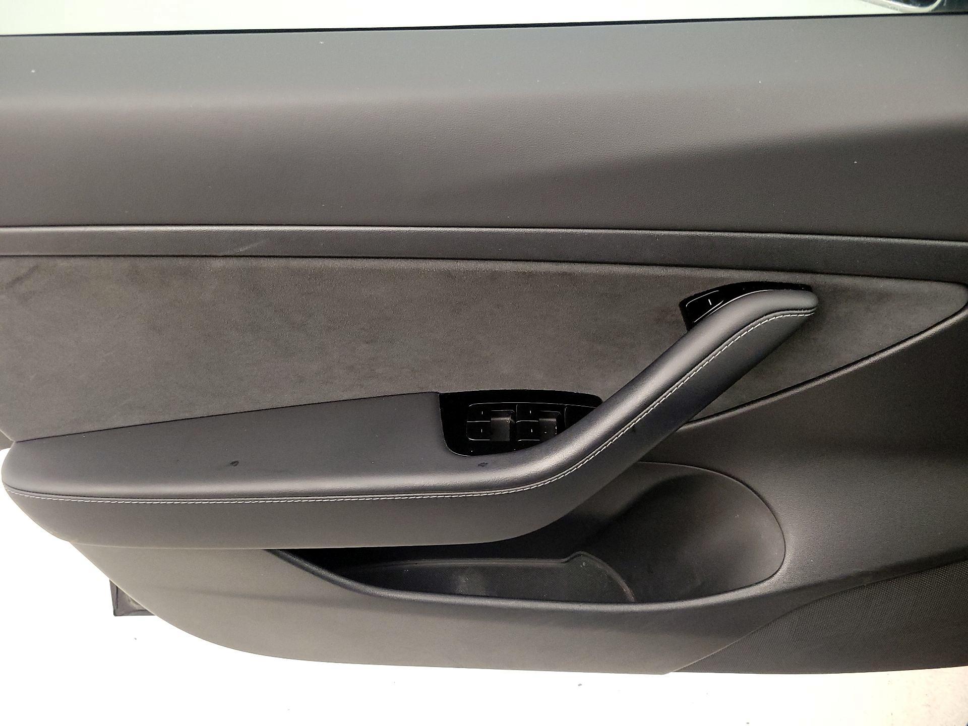 Thumbnail: 2020 Tesla Model 3 - 12