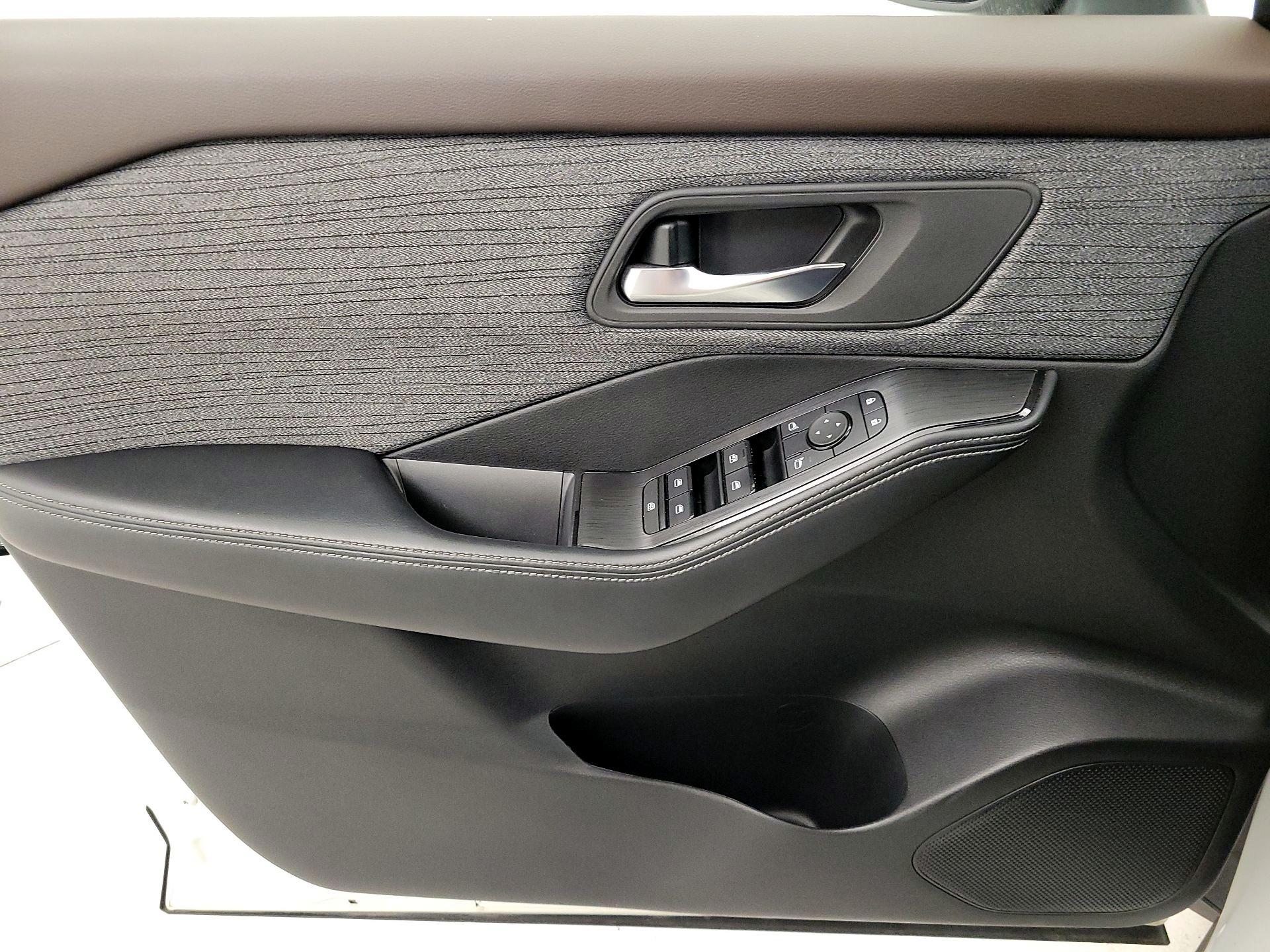 Thumbnail: 2022 Nissan Rogue - 12