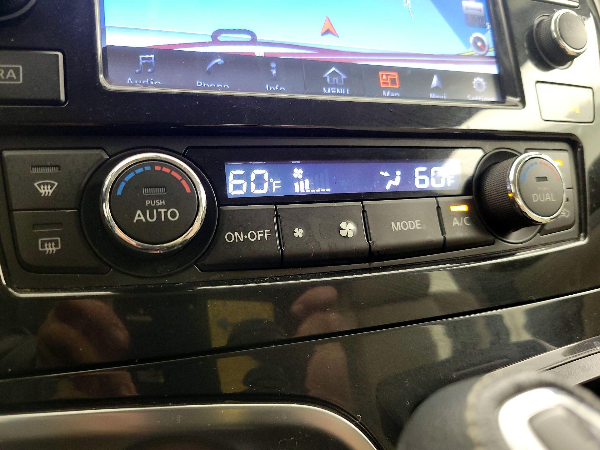 Thumbnail: 2016 Nissan Maxima - 17